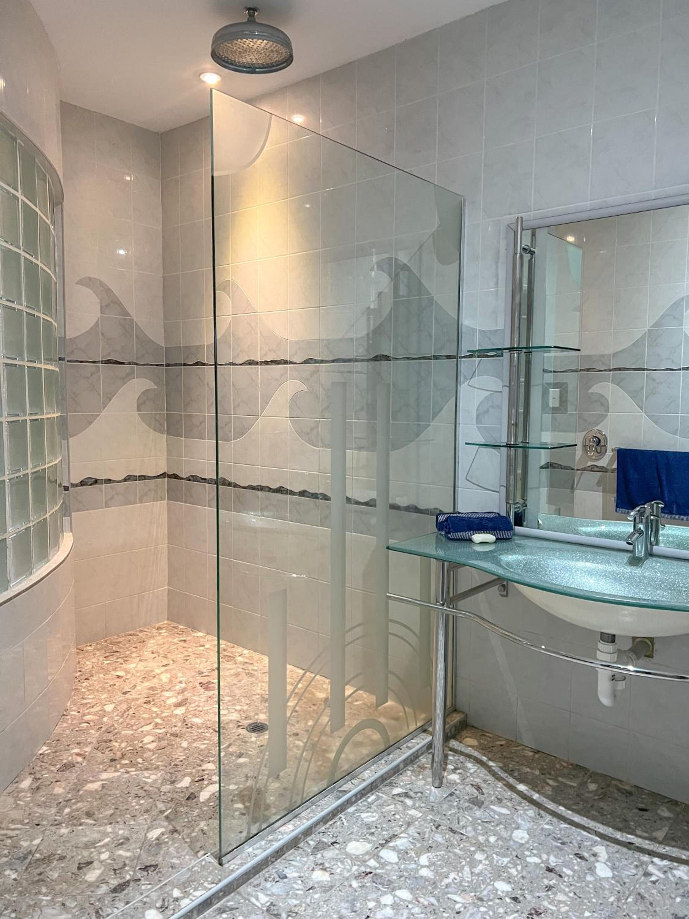 Iro Luxury Retreat