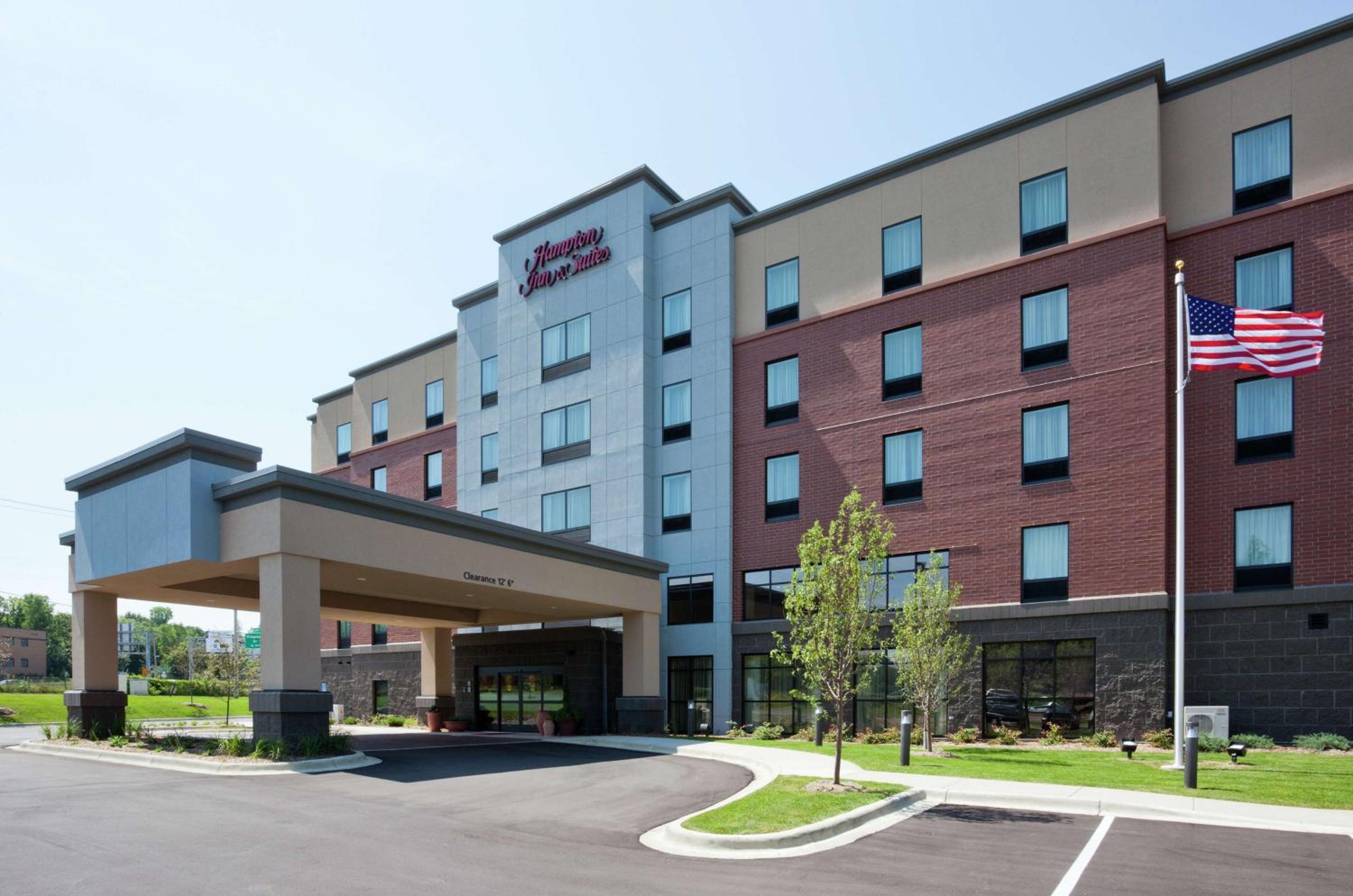 Minneapolis / St Paul Vacations - Hampton Inn  Suites Minneapolis West/ Minnetonka - Property Image 1