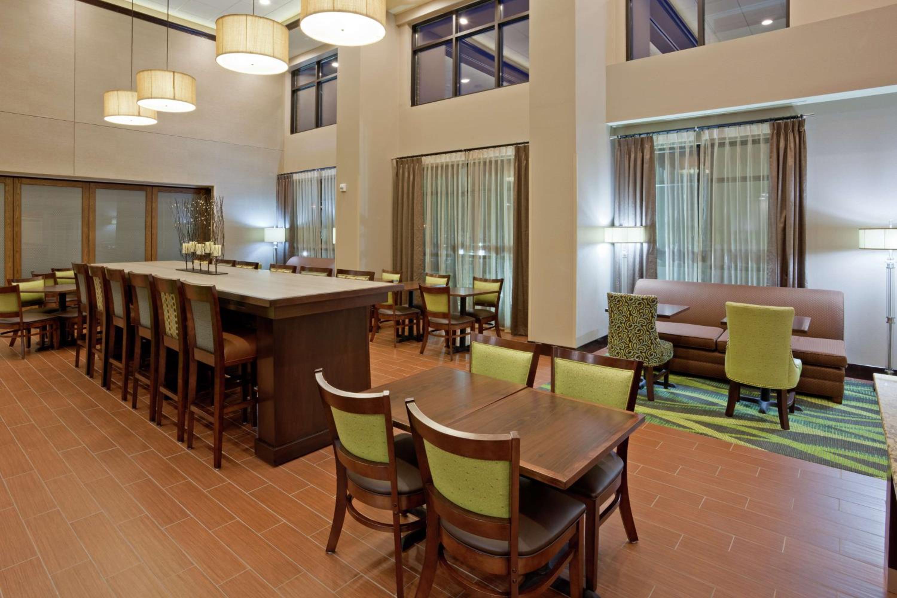 Hampton Inn Suites Minneapolis West/ Minnetonka - Property Image 23