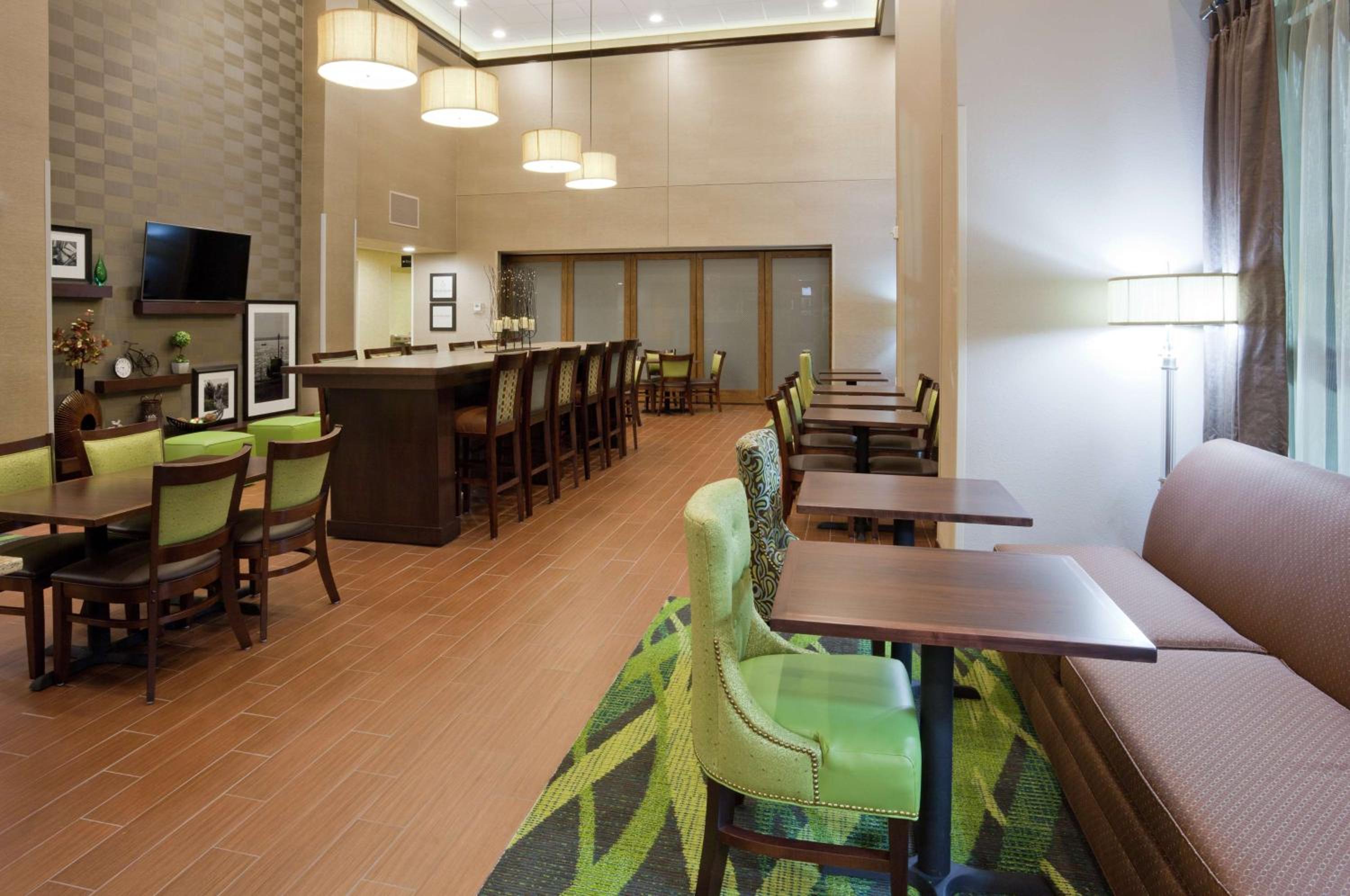 Hampton Inn Suites Minneapolis West/ Minnetonka - Property Image 22