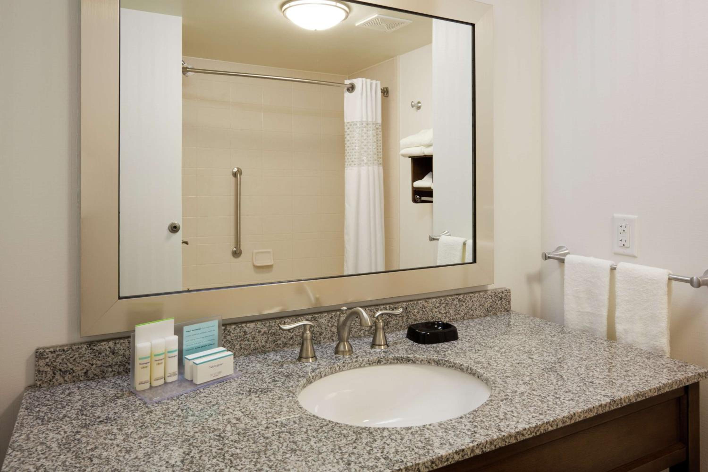 Hampton Inn  Suites Minneapolis West/ Minnetonka - Property Image 2