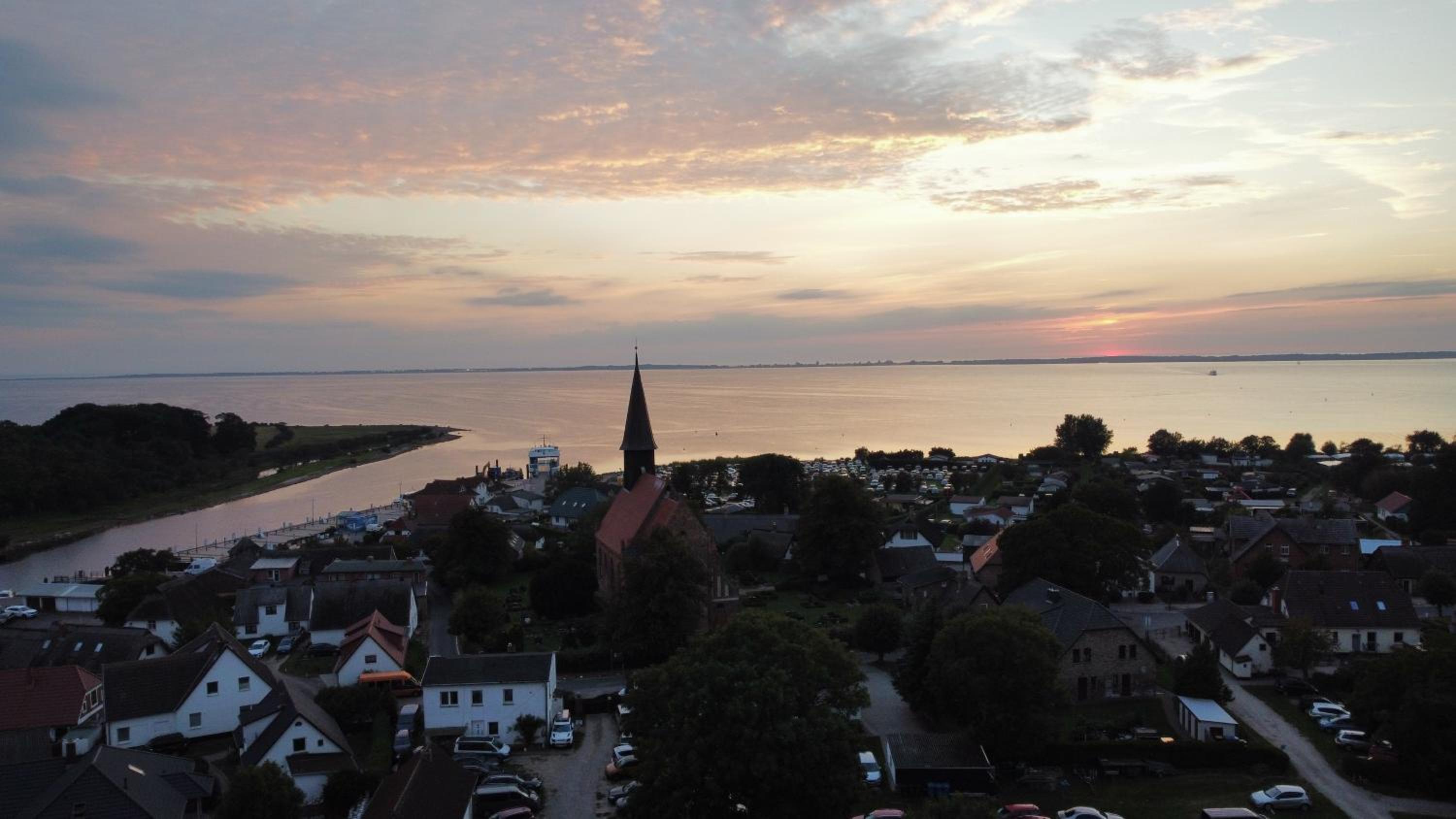 Ruegenferienhaus - Schaprode Hafen