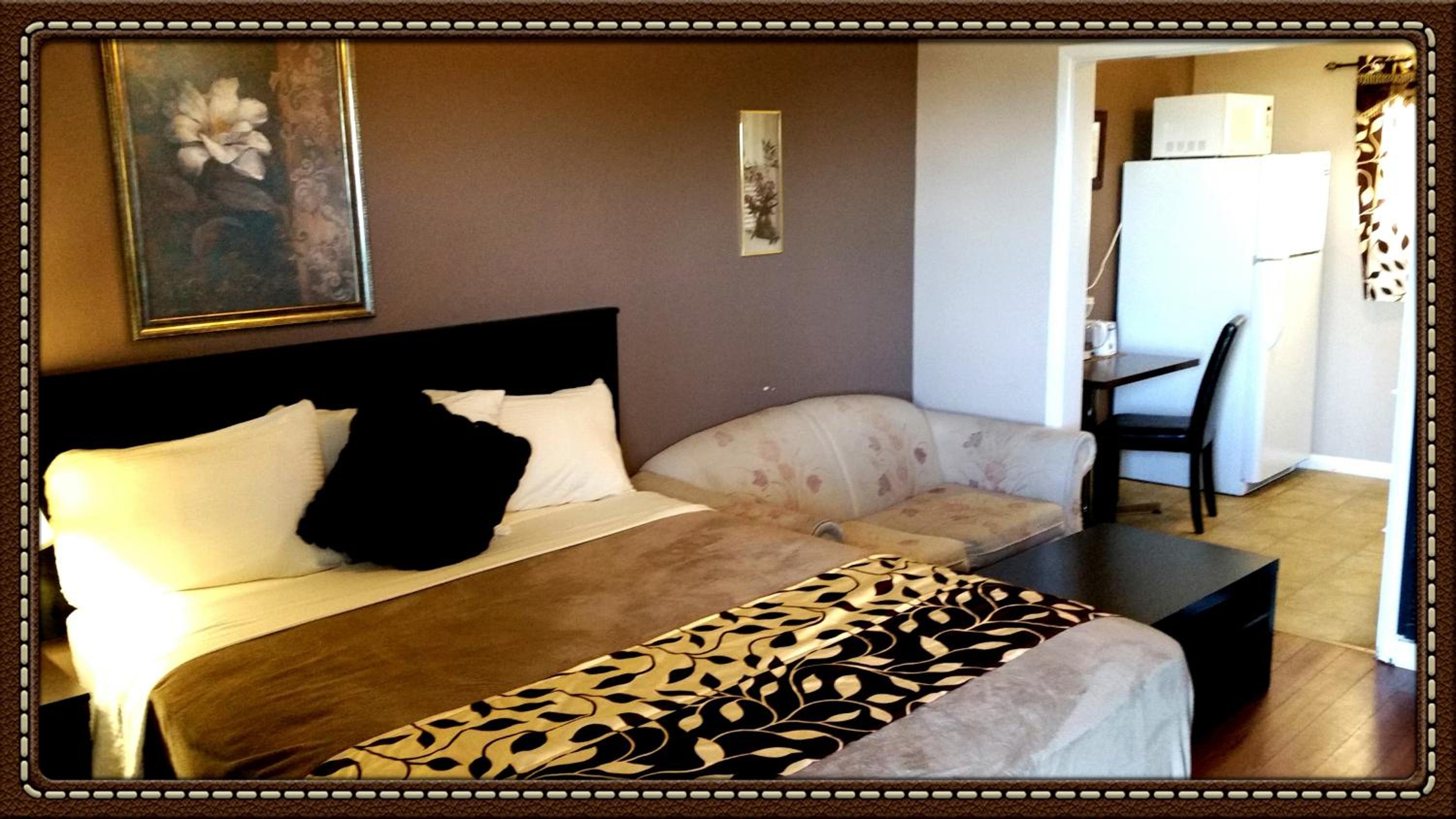 Parkway Motel & European Lodges
