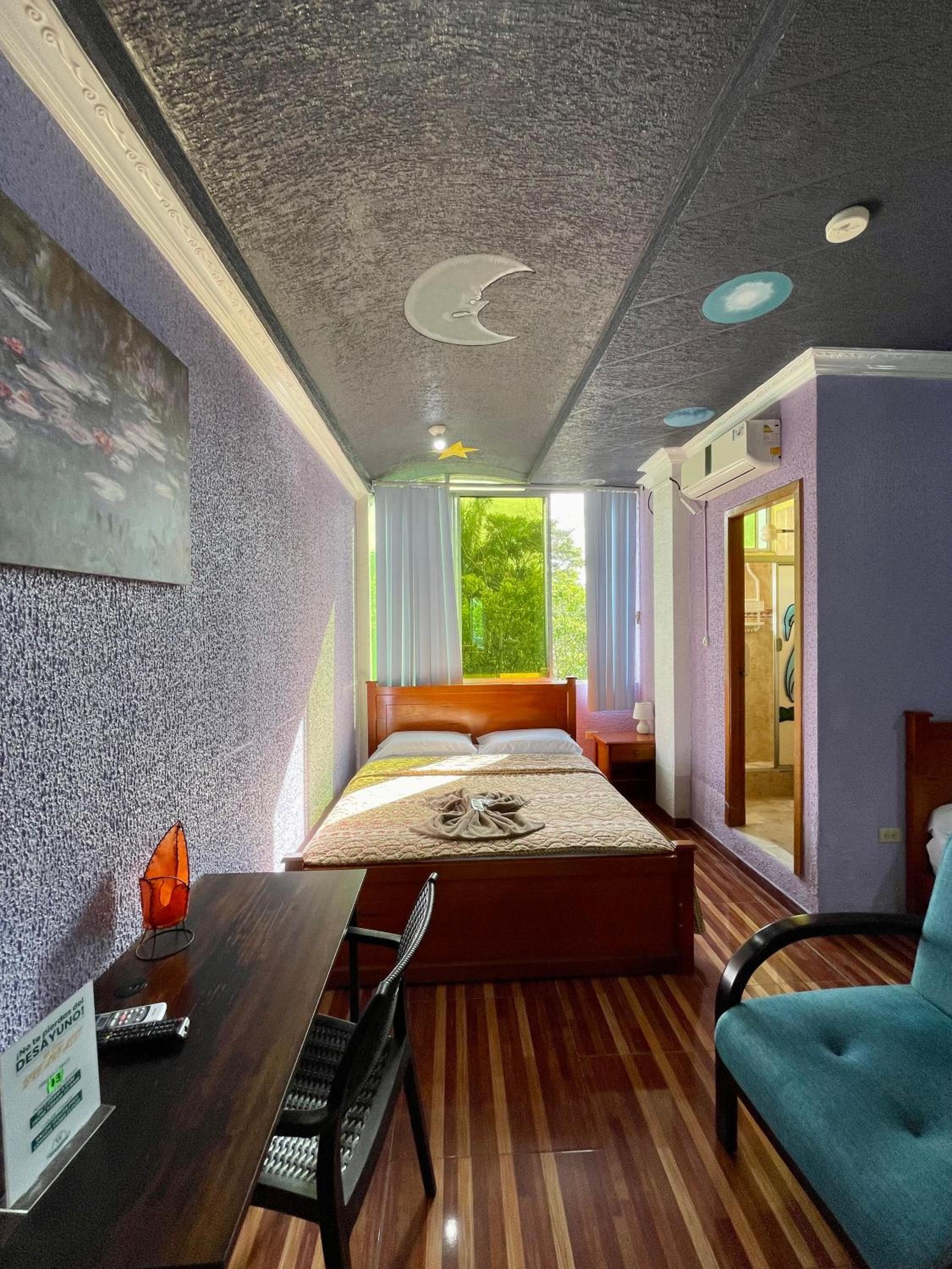 Hotel R Williams view 5