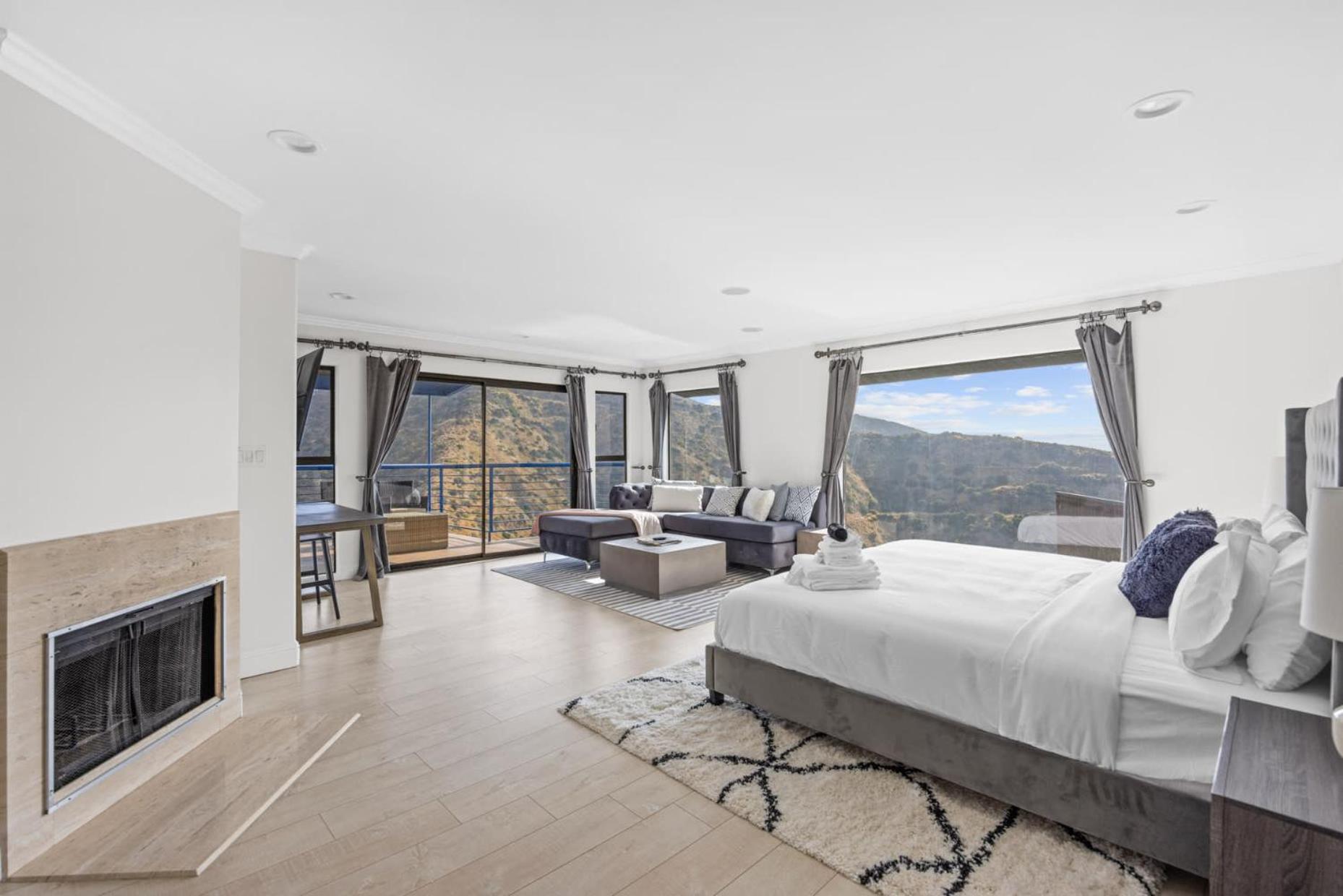 Hollywood Hills Infinity Villa