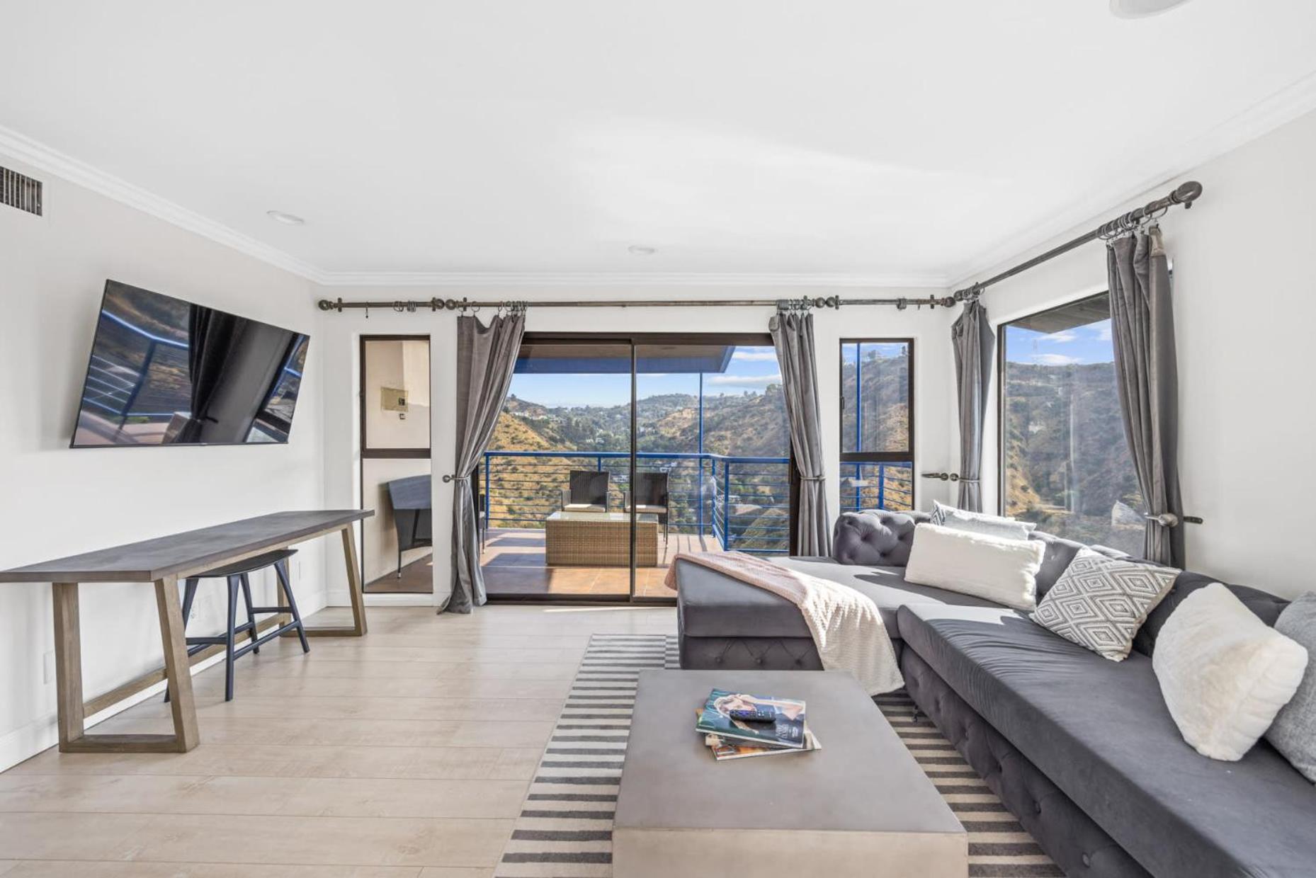 Hollywood Hills Infinity Villa
