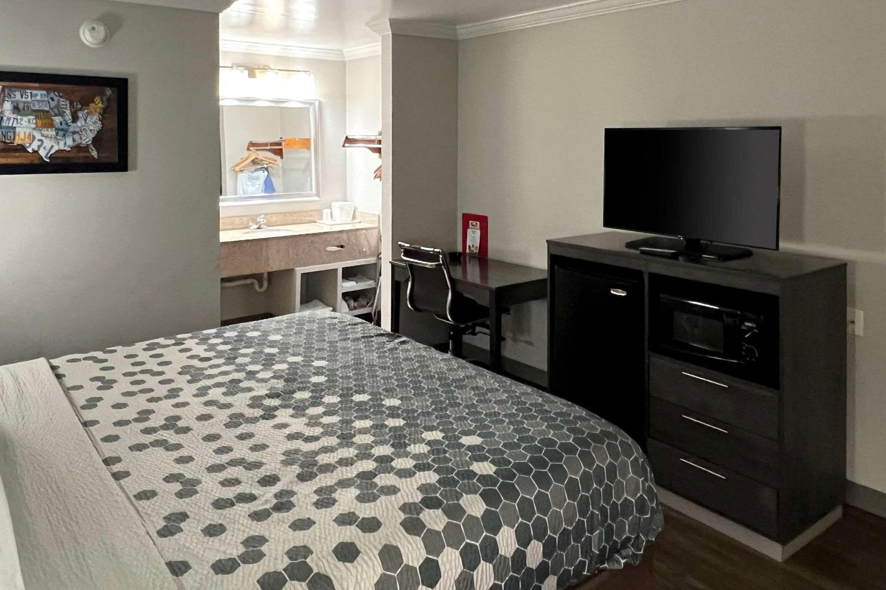 Byron Vacations - Econo Lodge Byron - Warner Robins - Property Image 20