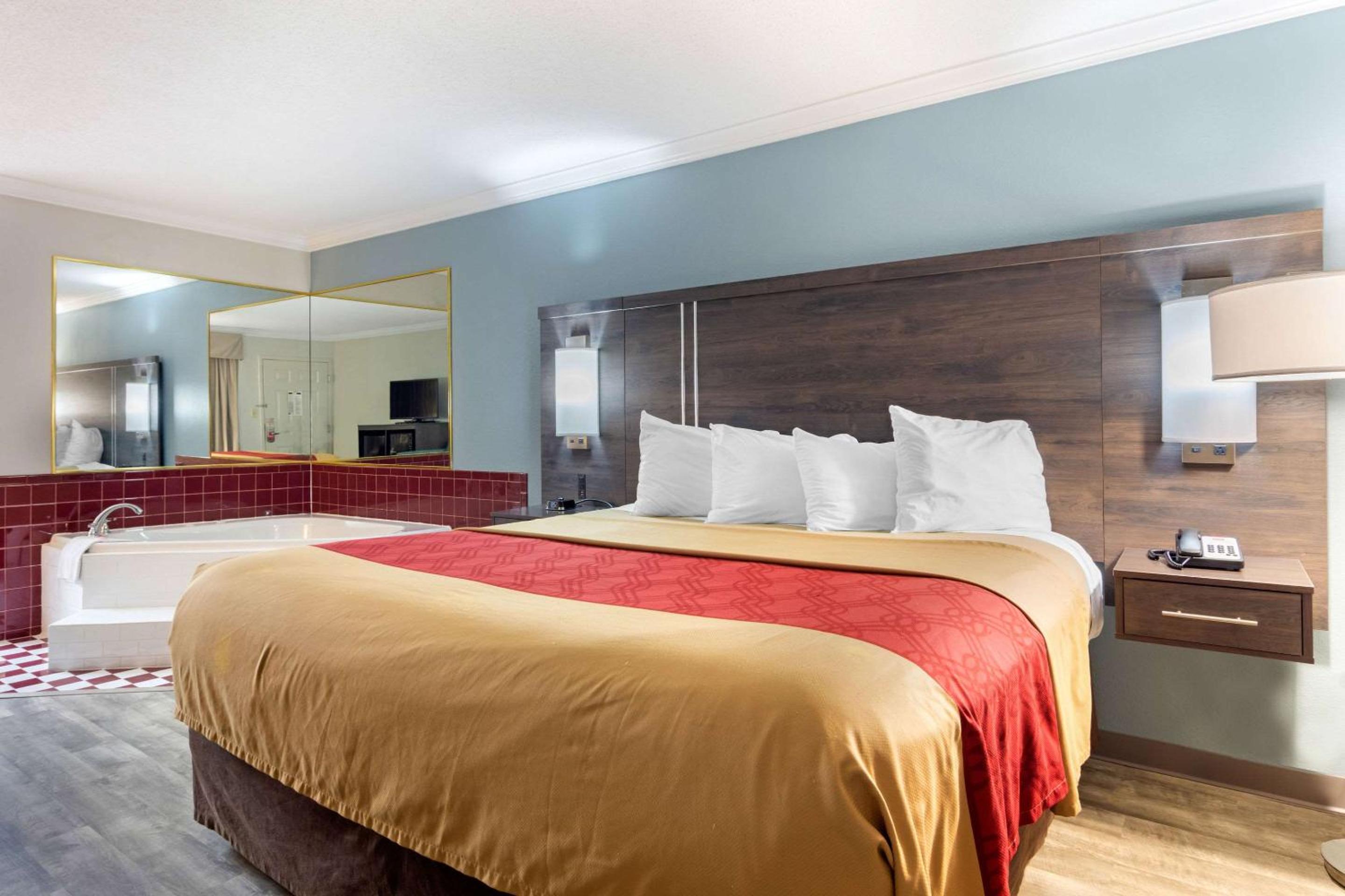 Byron Vacations - Econo Lodge Byron - Warner Robins - Property Image 22