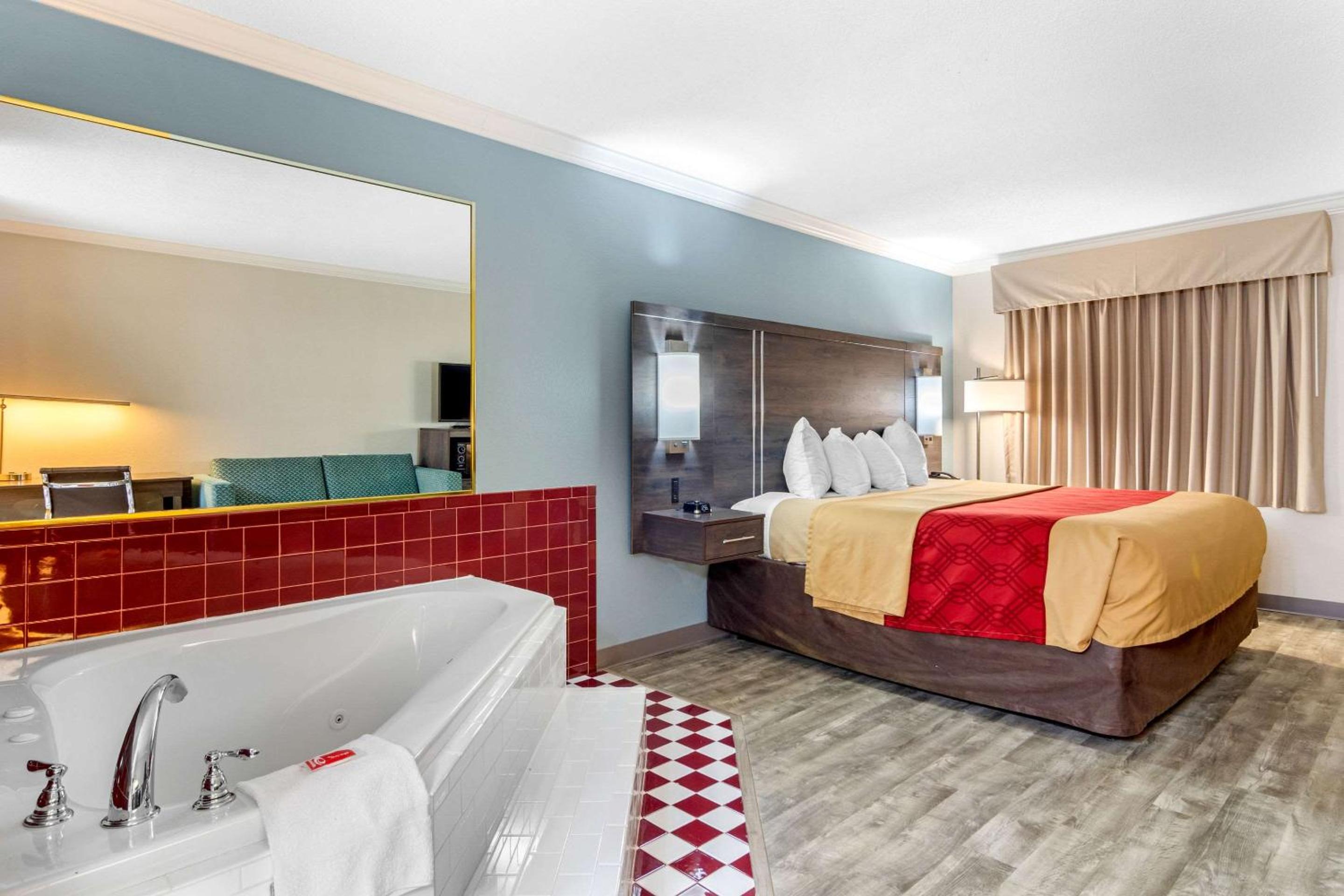 Byron Vacations - Econo Lodge Byron - Warner Robins - Property Image 23