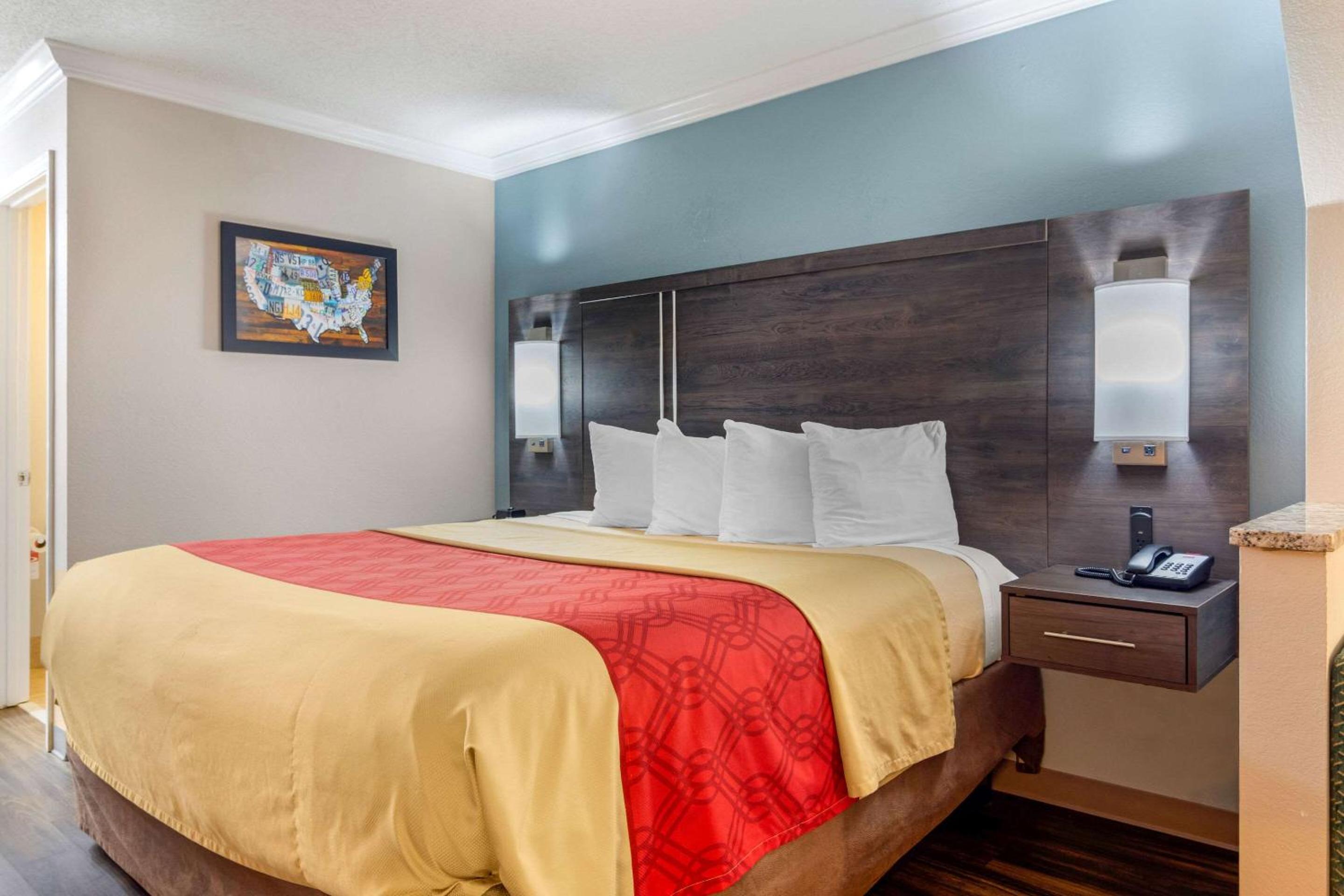 Byron Vacations - Econo Lodge Byron - Warner Robins - Property Image 2