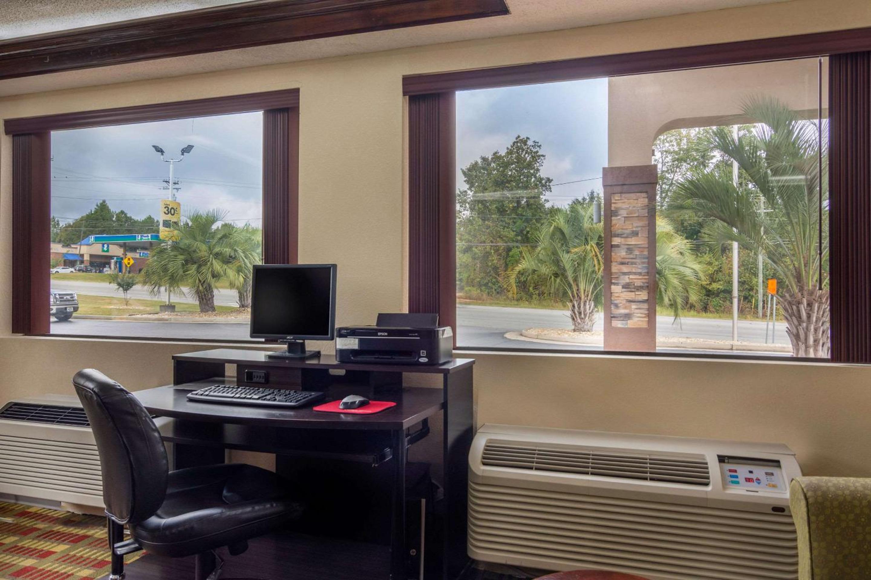 Byron Vacations - Econo Lodge Byron - Warner Robins - Property Image 33