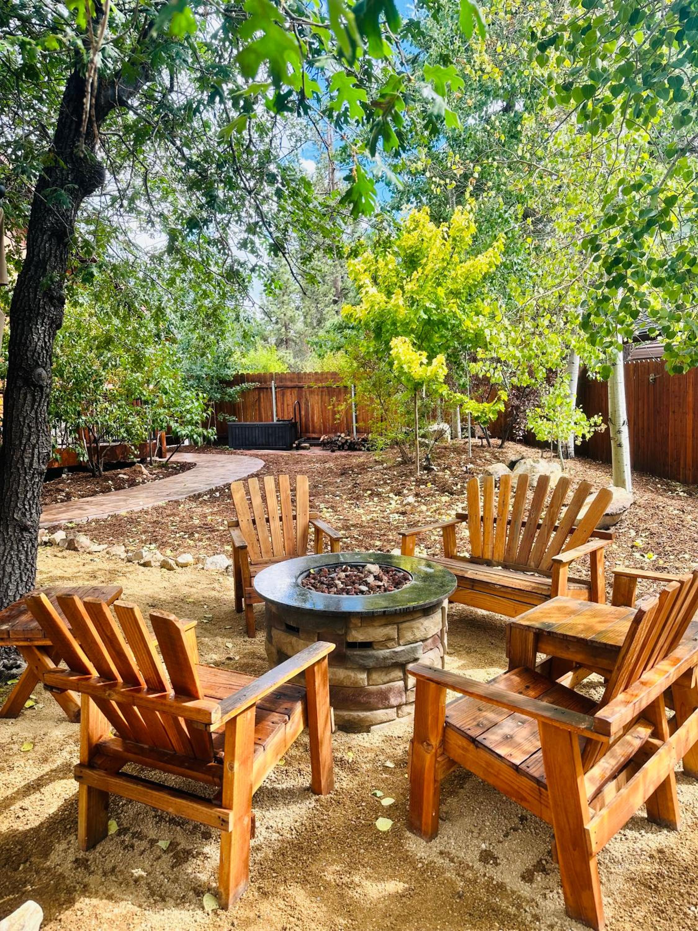 CUSTOM SINGLE STORY CABIN WITH JACUZZI POOL TABLE & BIG GAME ROOM WITH ARCADE games view 3
