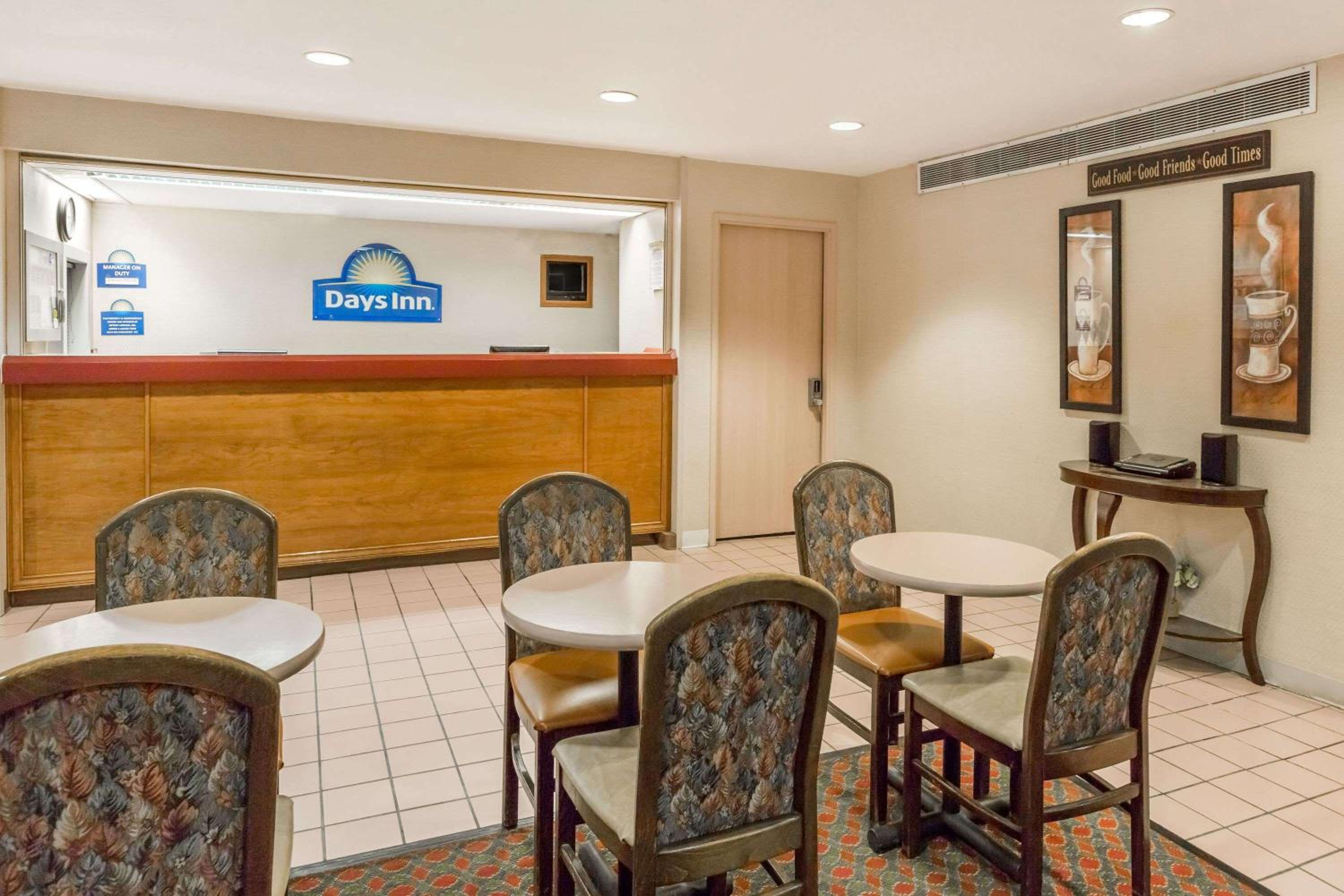 Des Moines Vacations - Days Inn by Wyndham West Des Moines - Clive - Property Image 2