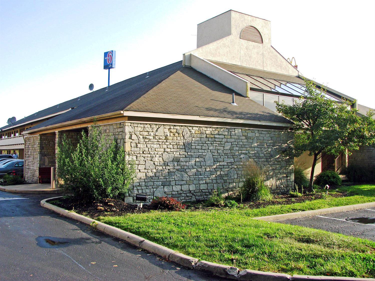 Motel 6-Dayton, OH - Englewood view 4