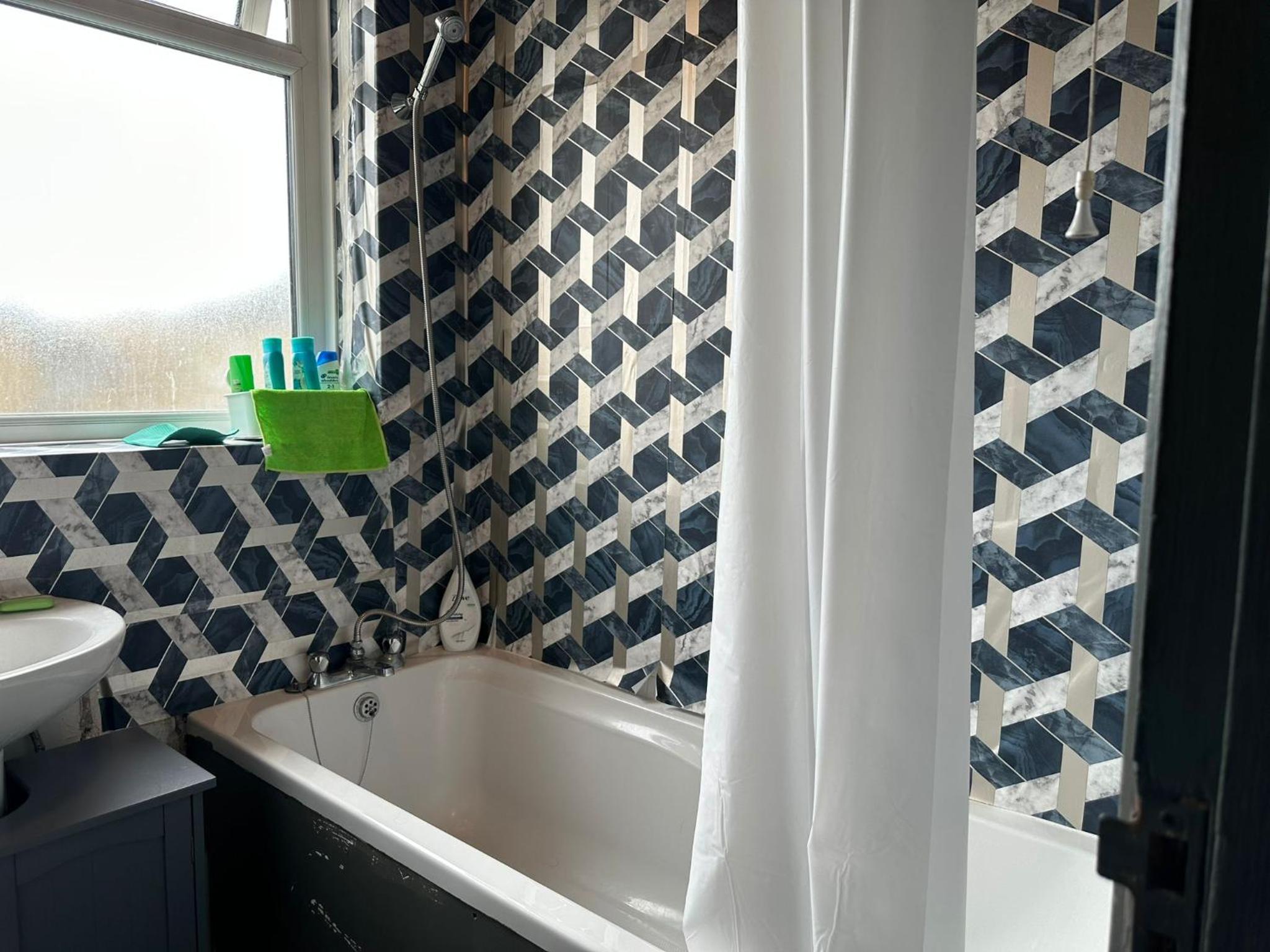 Lux Apartment in Southwark — bathroom