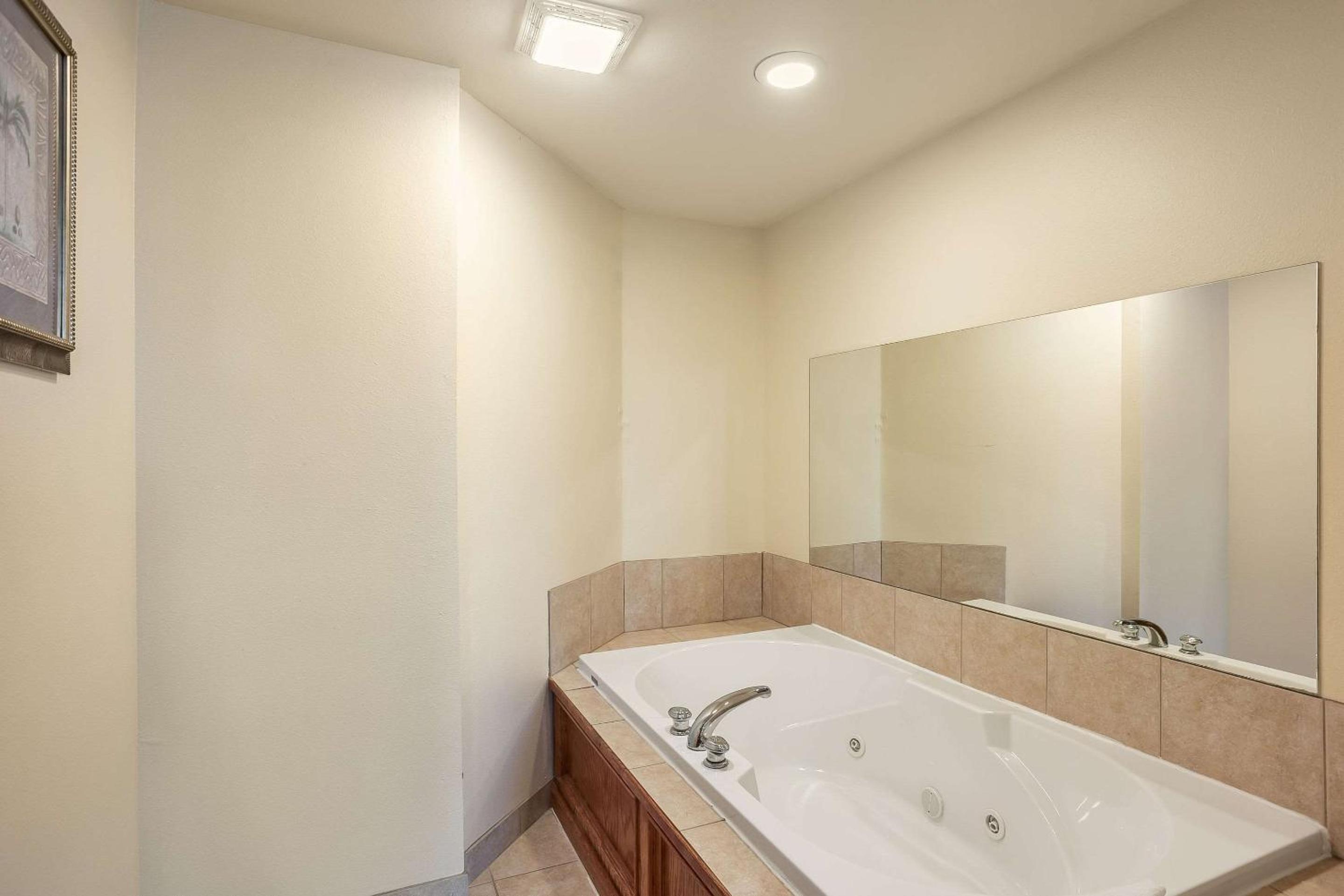 Hannibal Vacations - Quality Inn  Suites - Property Image 10