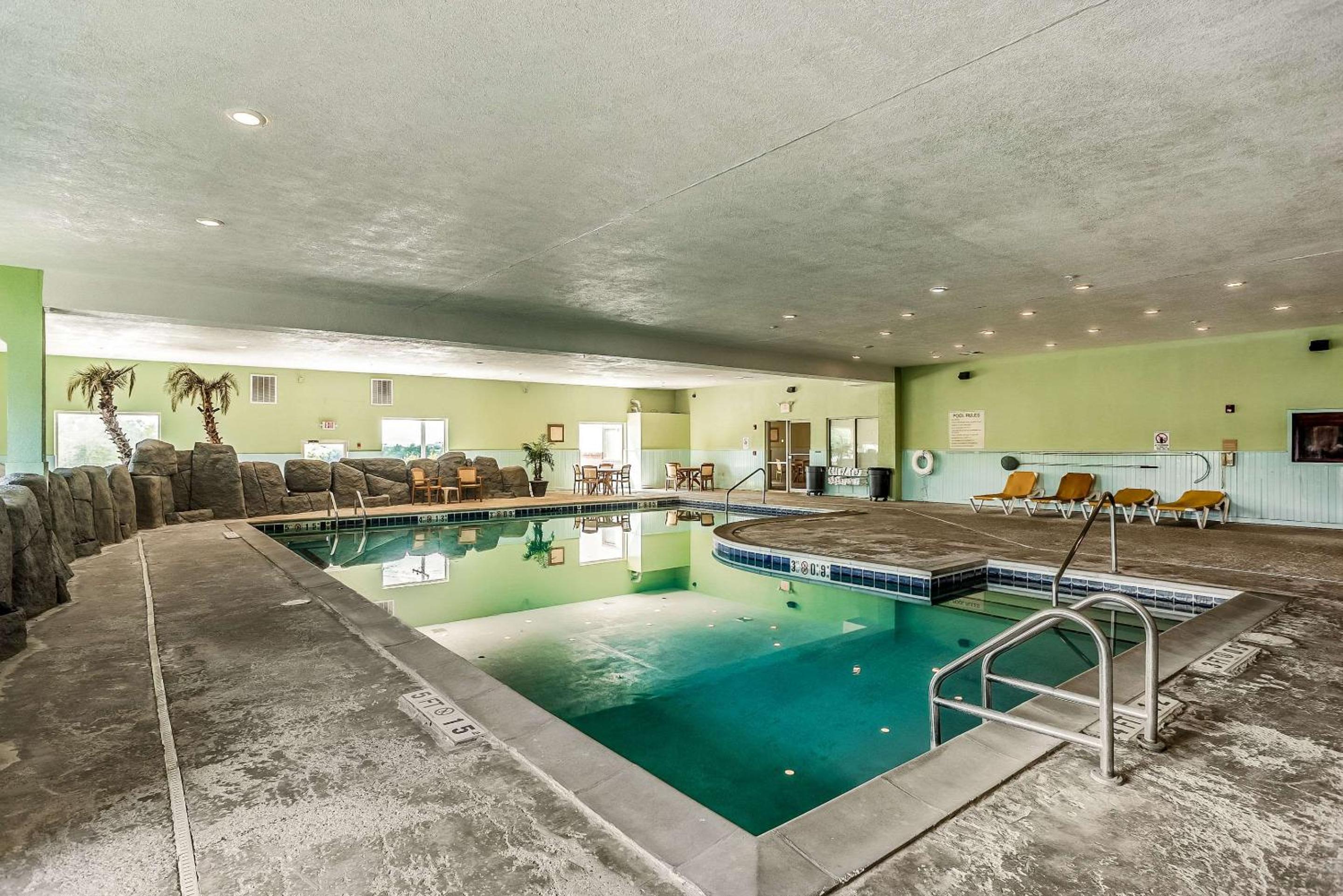 Hannibal Vacations - Quality Inn  Suites - Property Image 8