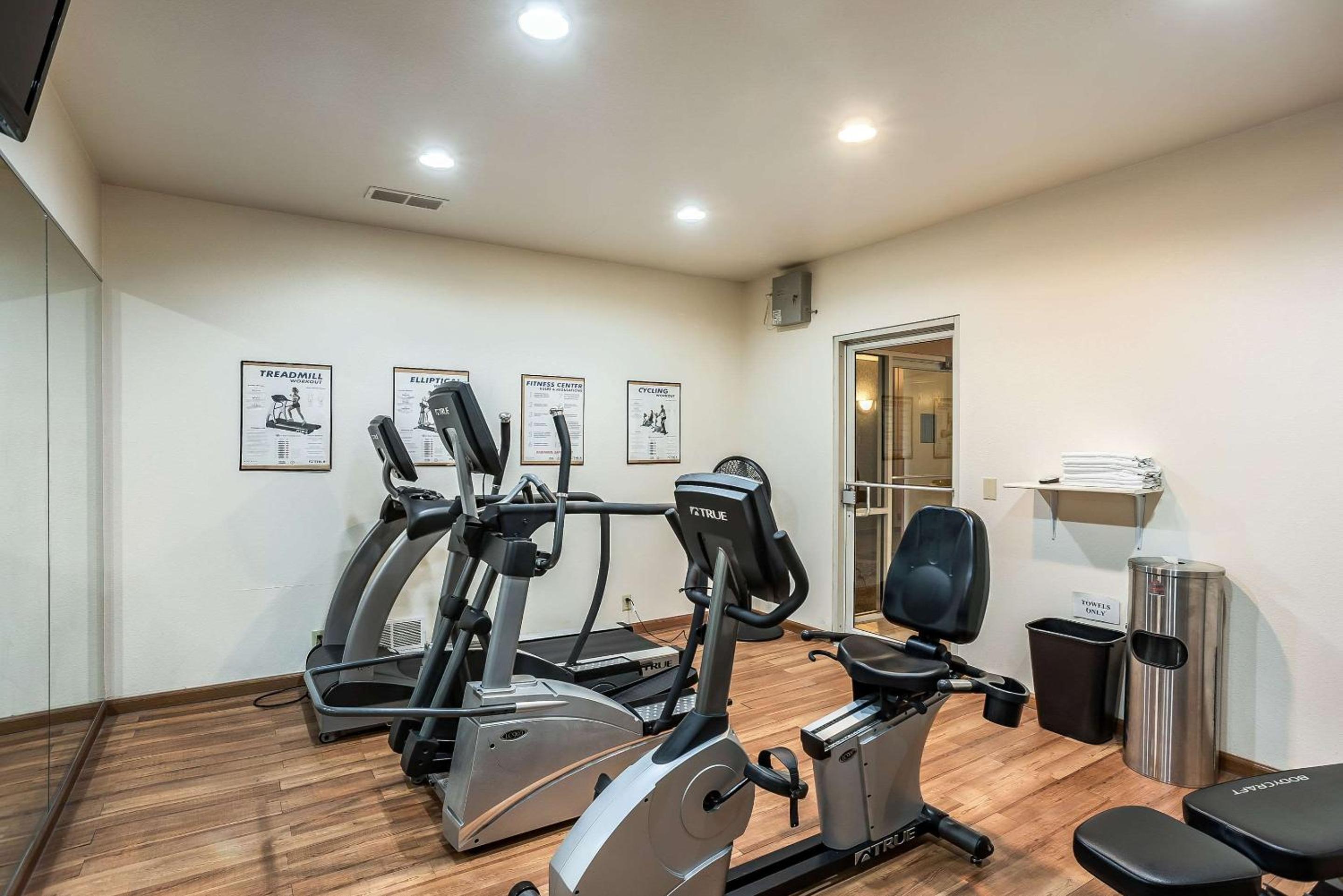 Hannibal Vacations - Quality Inn  Suites - Property Image 5