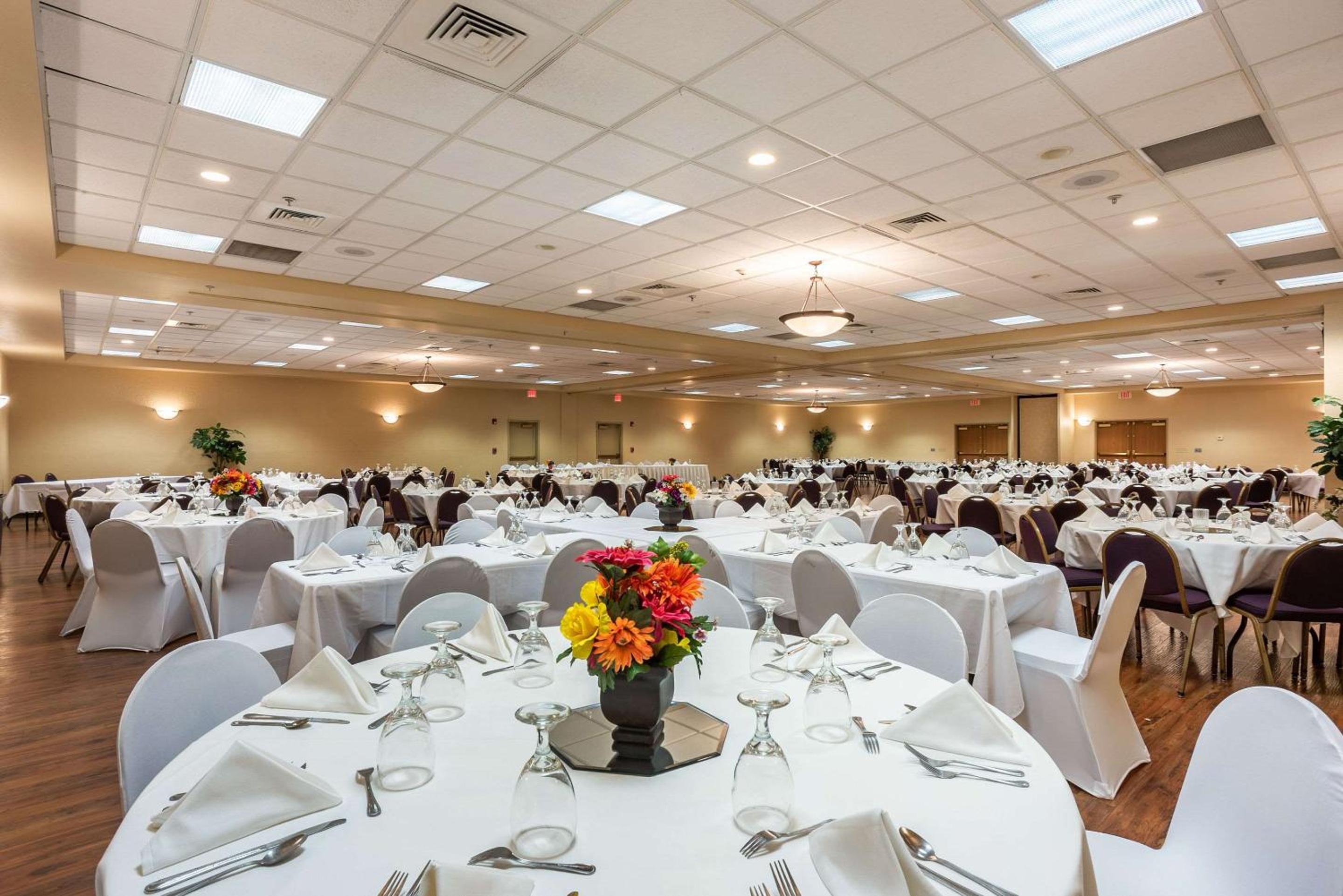 Hannibal Vacations - Quality Inn  Suites - Property Image 2