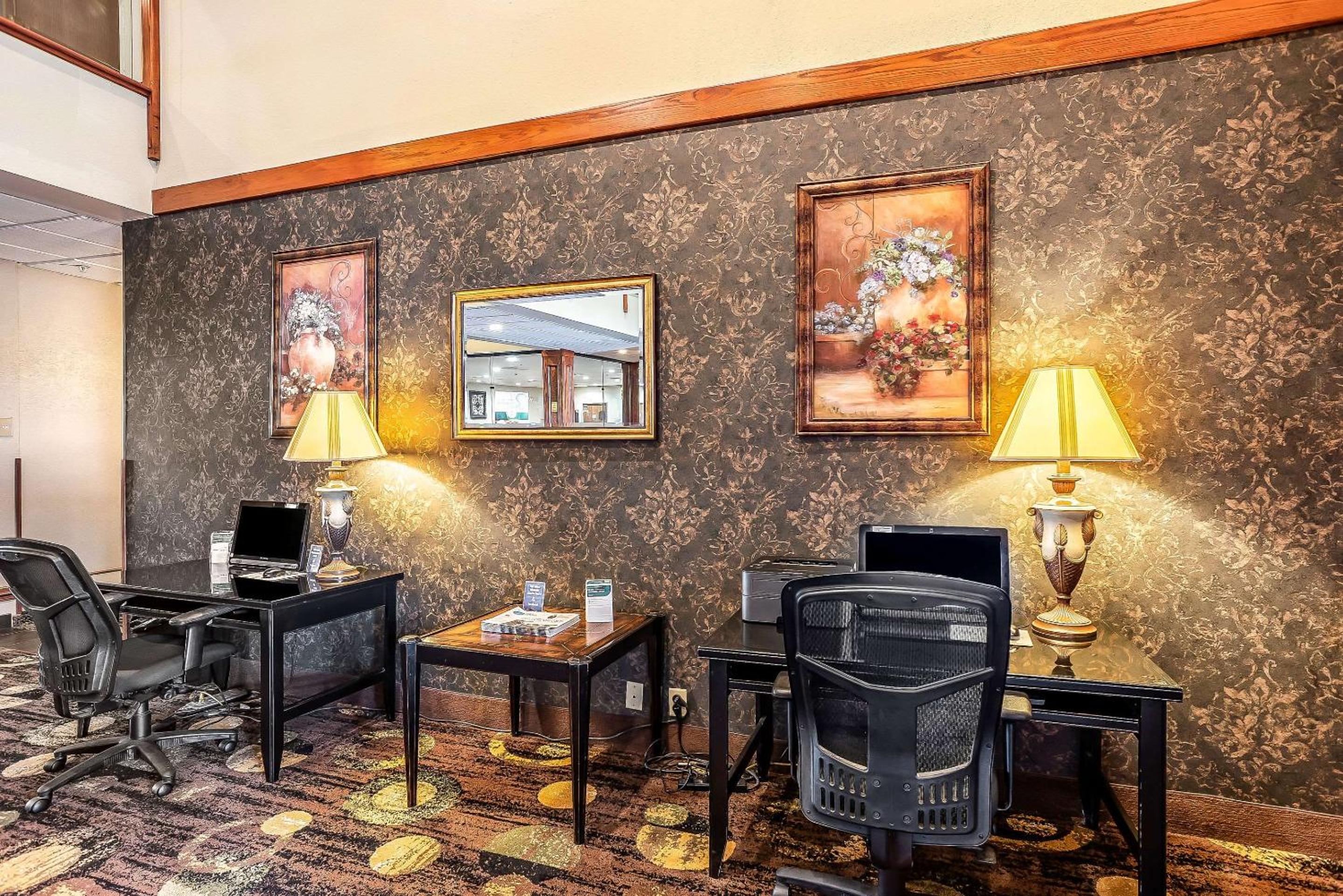 Hannibal Vacations - Quality Inn  Suites - Property Image 4