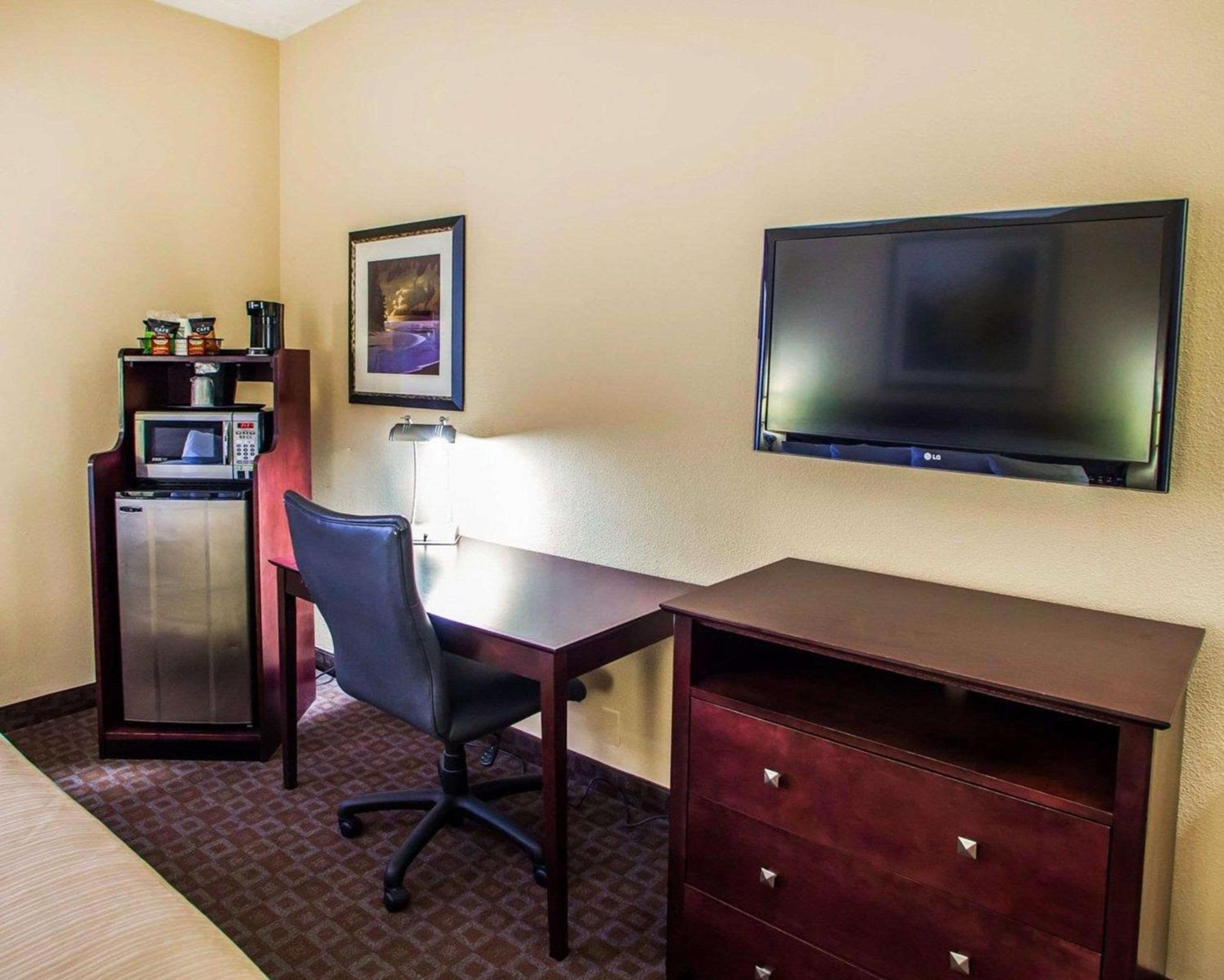 Peoria Vacations - Quality Inn Suites - Property Image 26