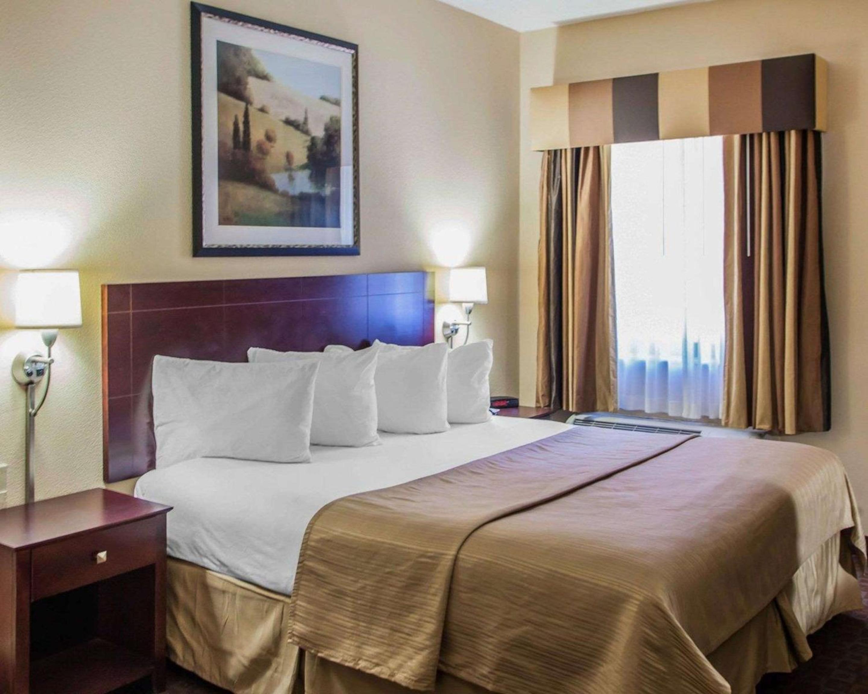 Peoria Vacations - Quality Inn Suites - Property Image 40