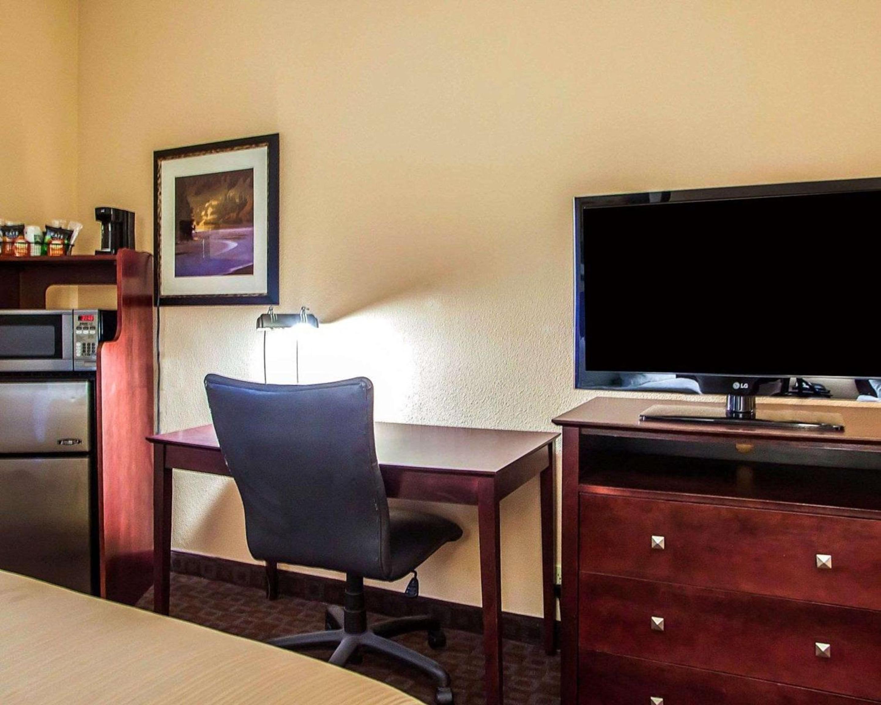 Peoria Vacations - Quality Inn Suites - Property Image 48