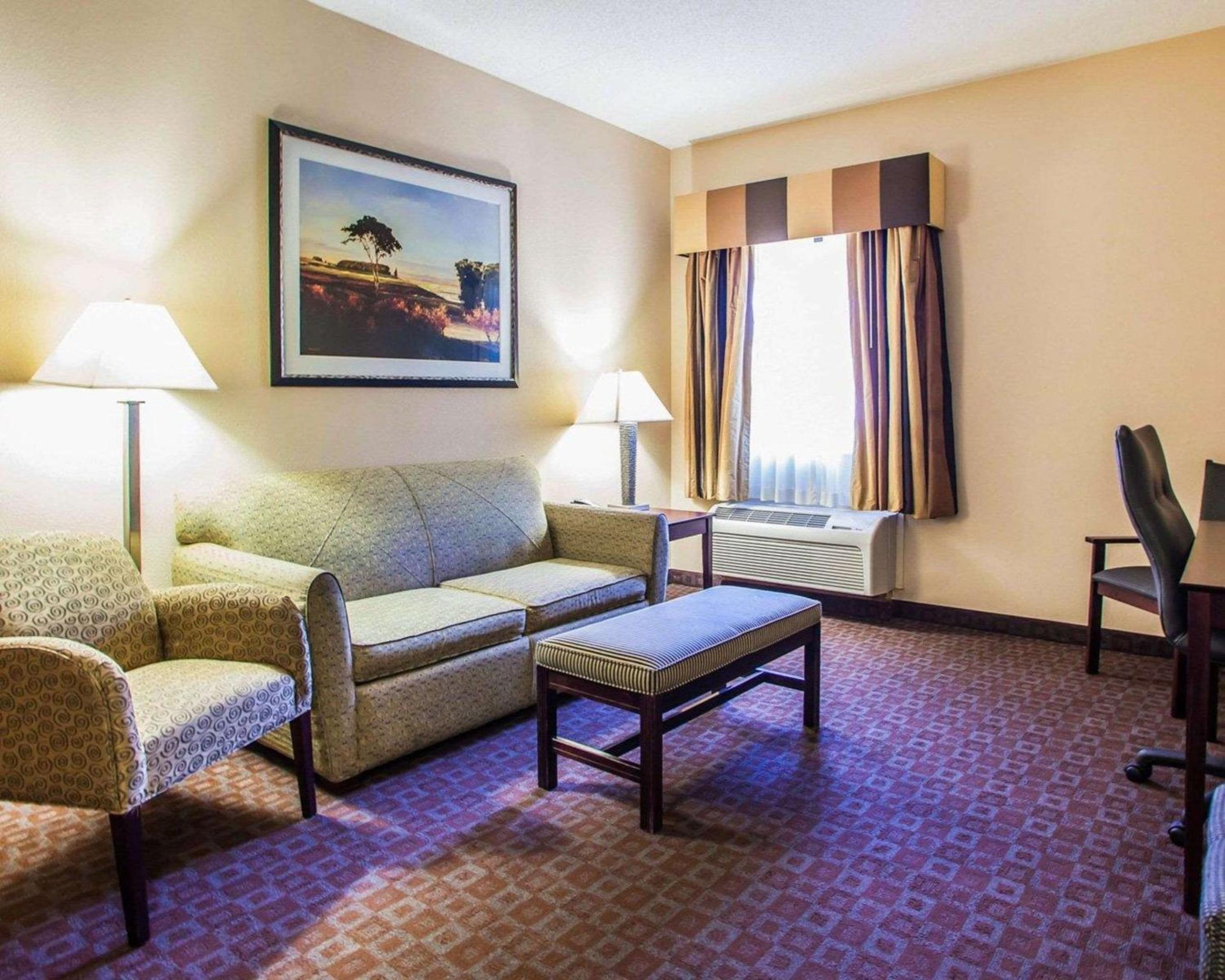 Peoria Vacations - Quality Inn  Suites - Property Image 2