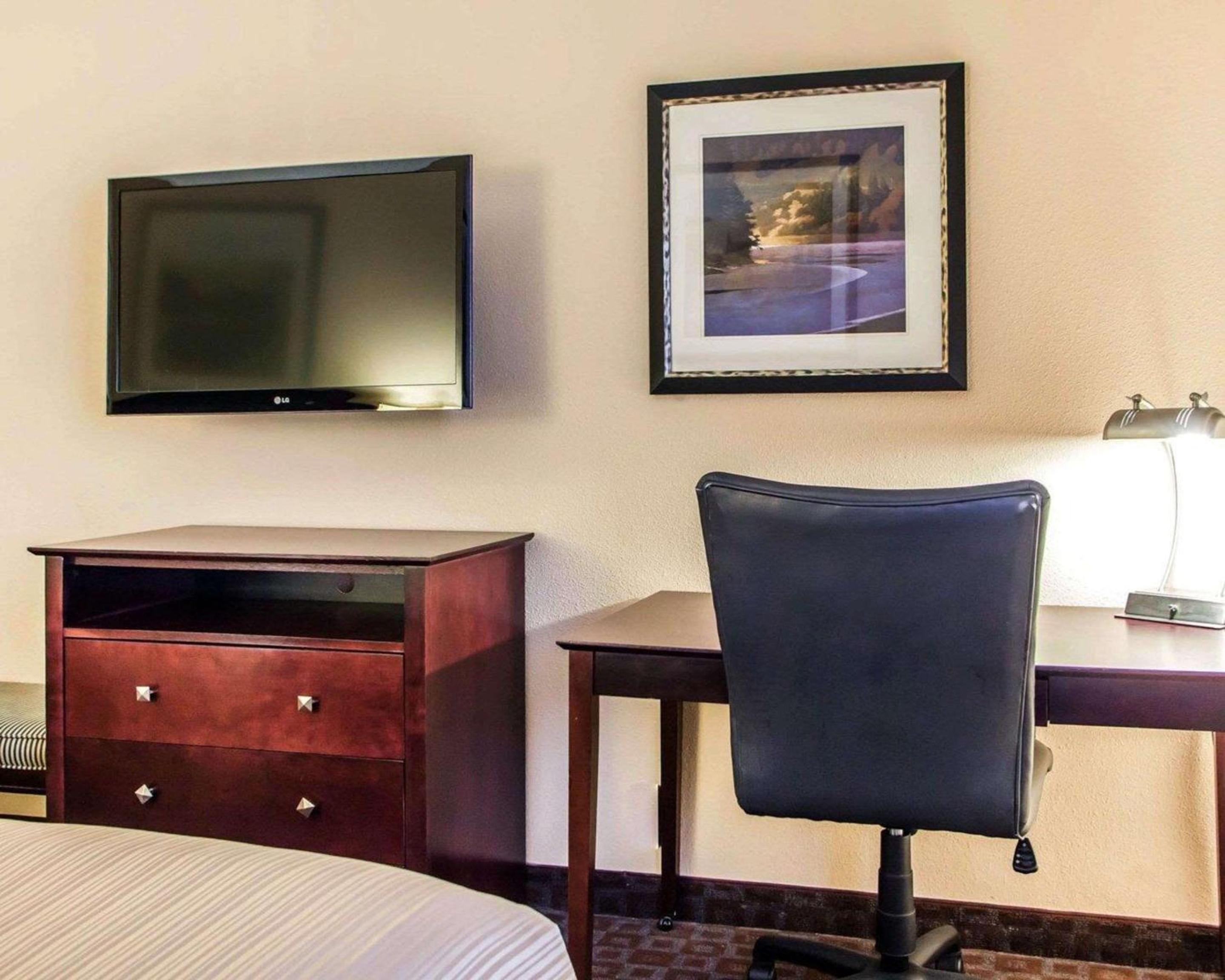 Peoria Vacations - Quality Inn  Suites - Property Image 5