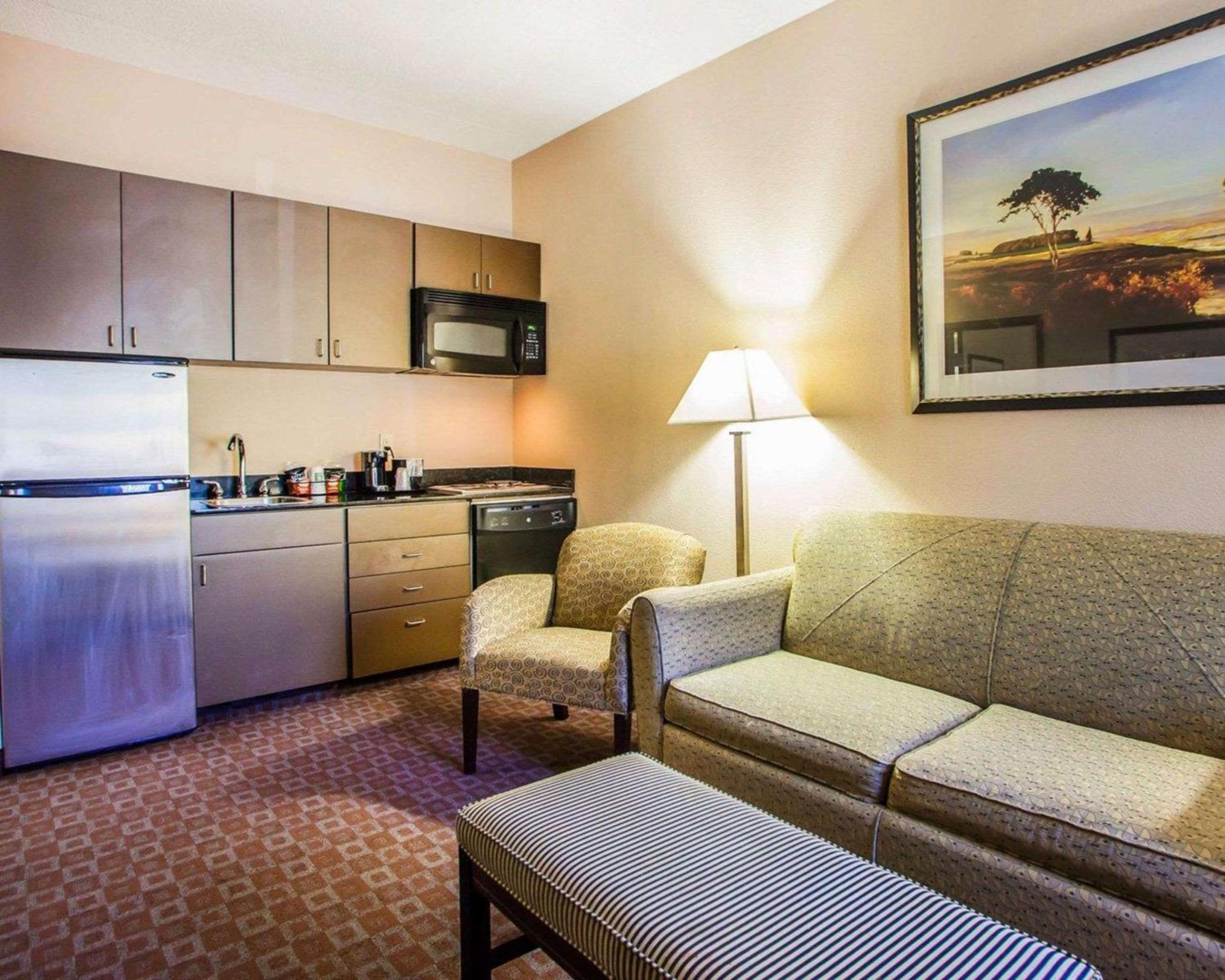 Peoria Vacations - Quality Inn  Suites - Property Image 6