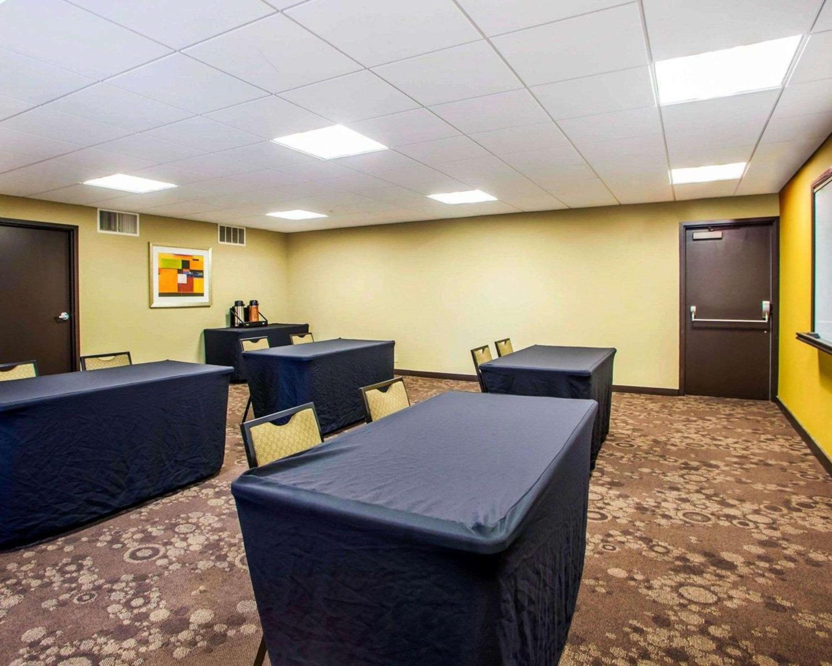 Peoria Vacations - Quality Inn Suites - Property Image 17