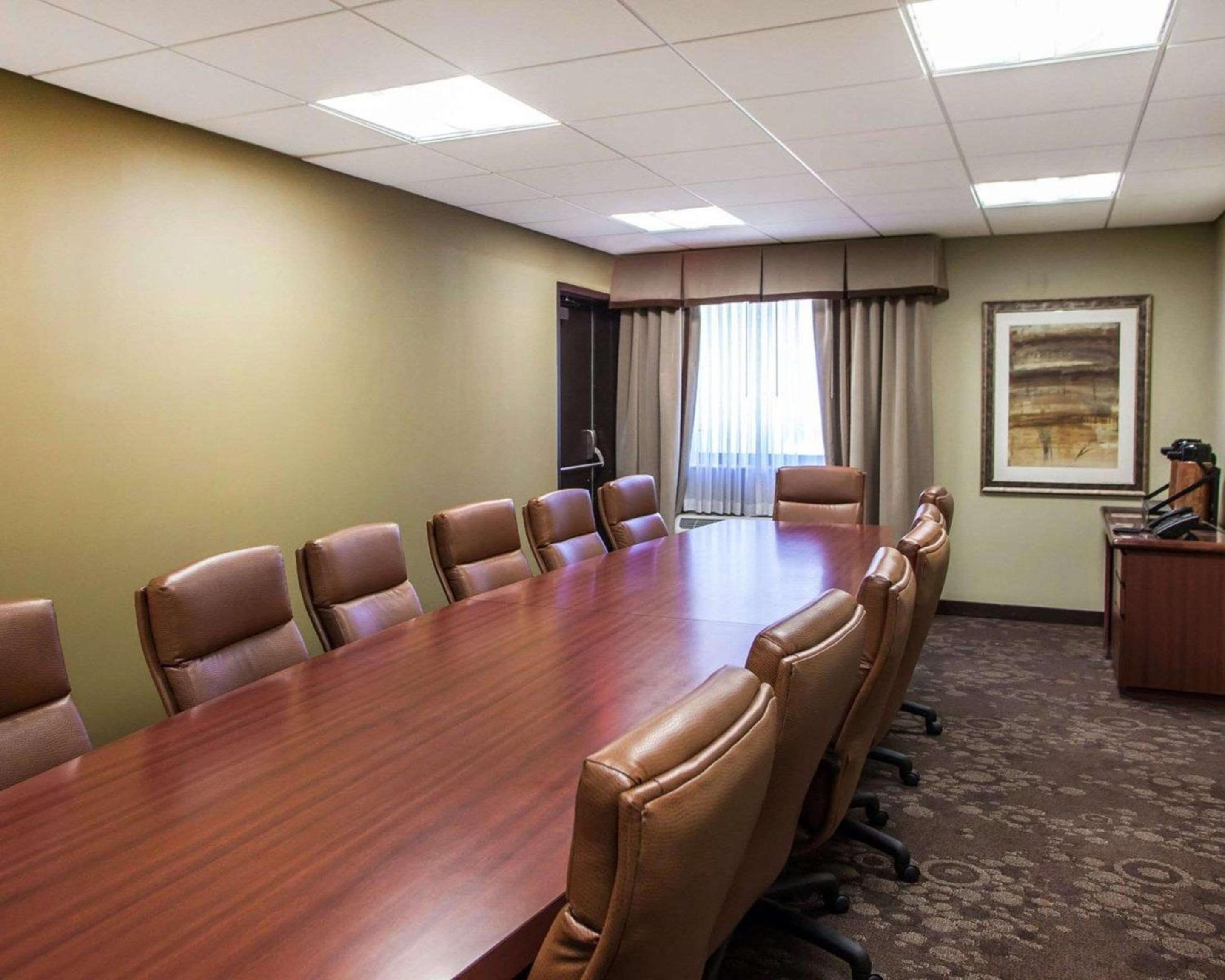 Peoria Vacations - Quality Inn Suites - Property Image 19