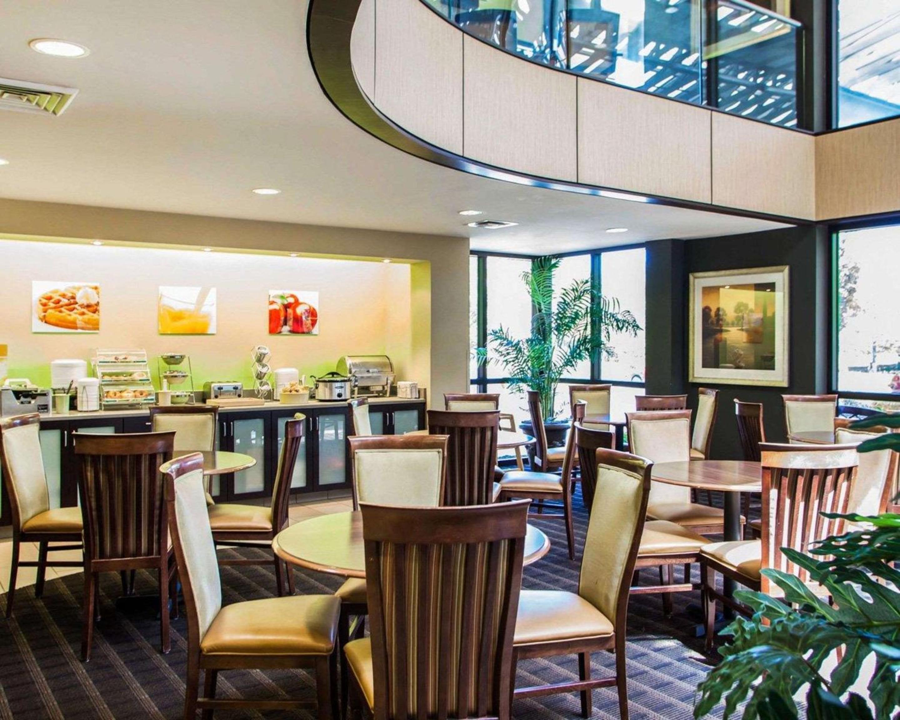 Peoria Vacations - Quality Inn Suites - Property Image 20