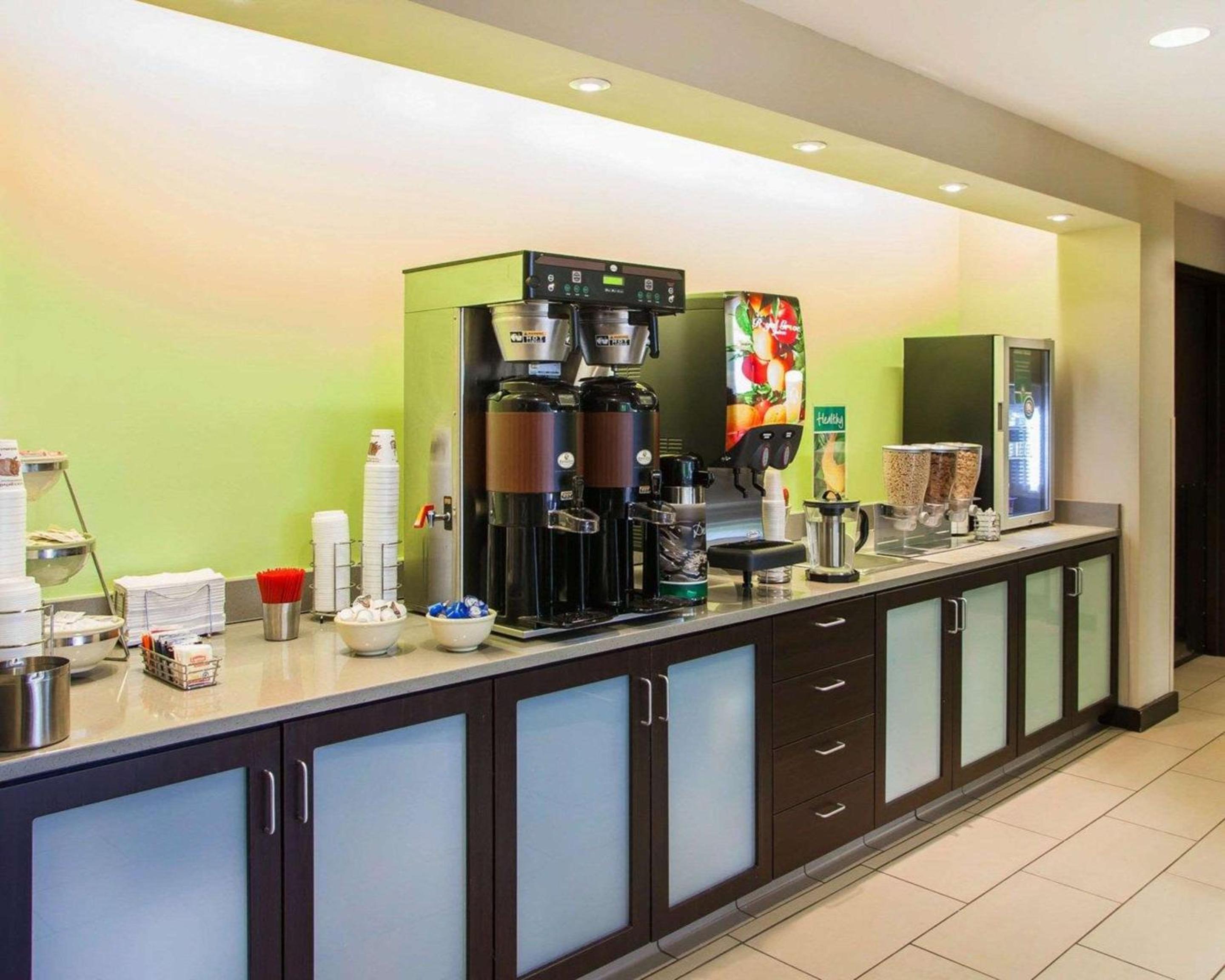 Peoria Vacations - Quality Inn Suites - Property Image 23