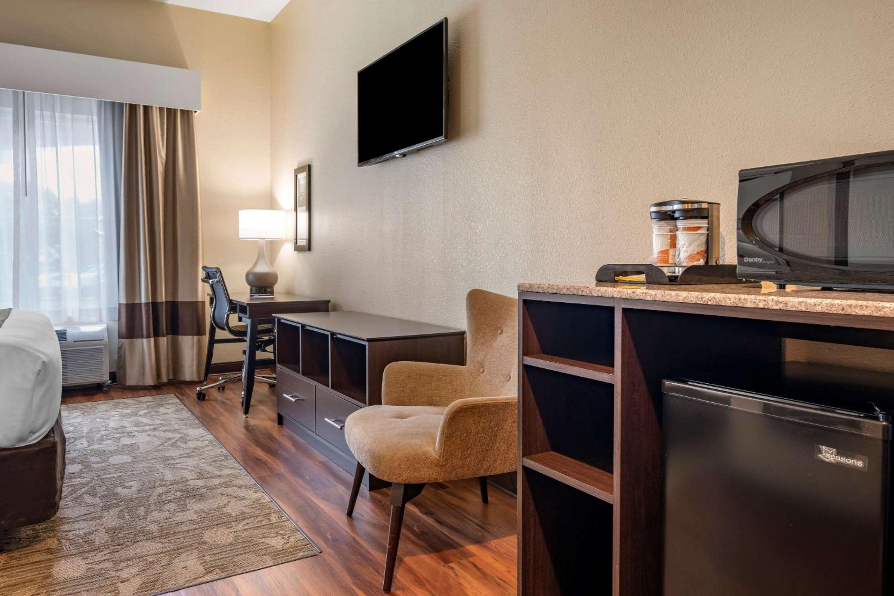 Comfort Inn Connellsville Riverview