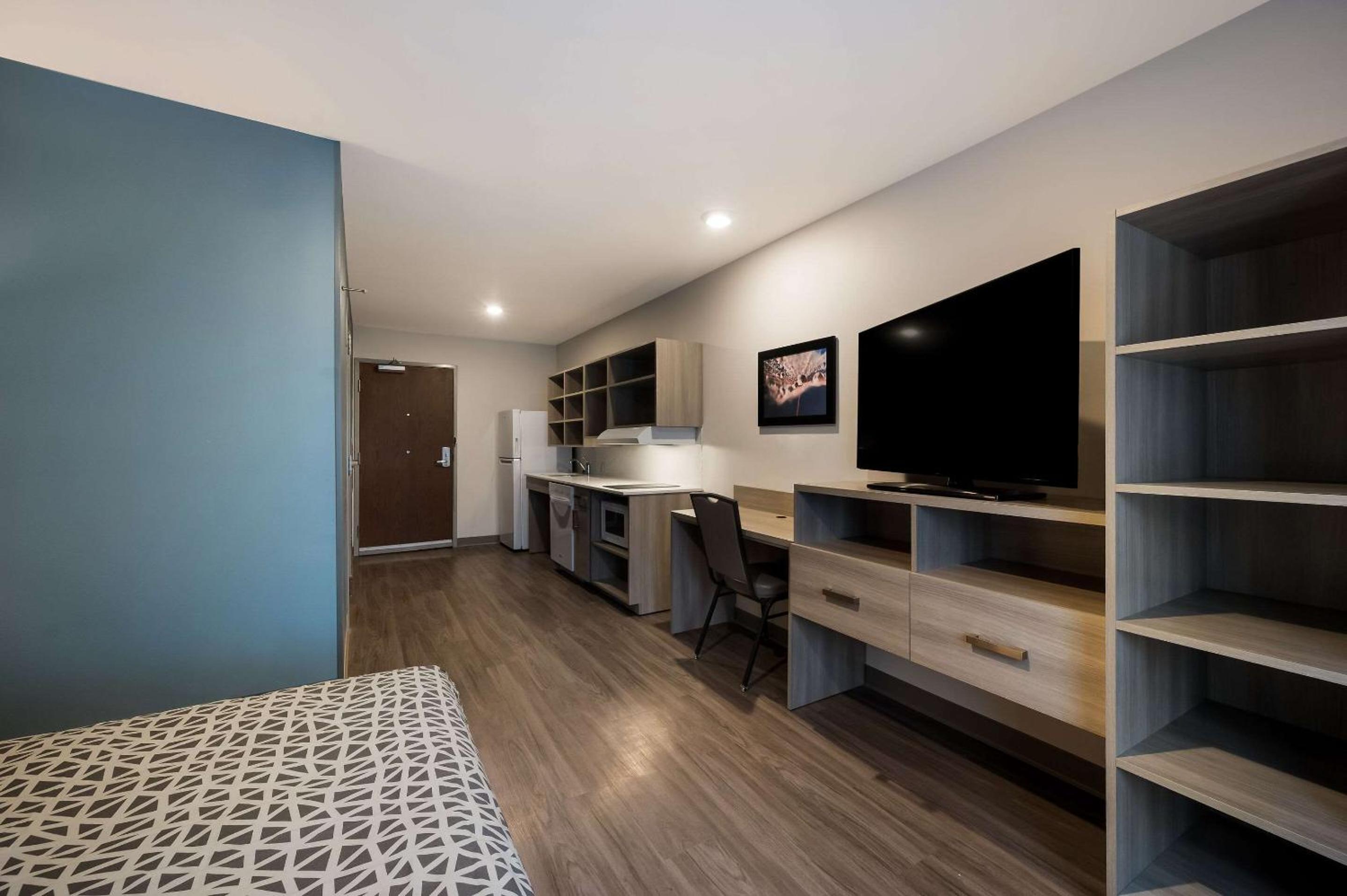 WoodSpring Suites Wixom - Novi view 5