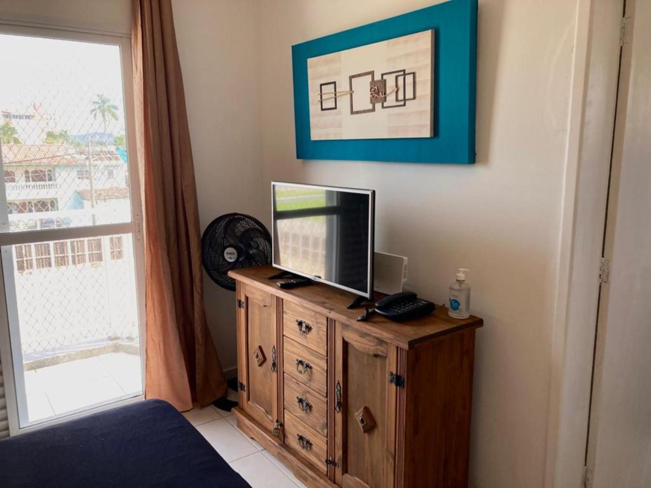 Apartamento studio em prédio de frente ao mar Massaguaçu Caraguatatuba