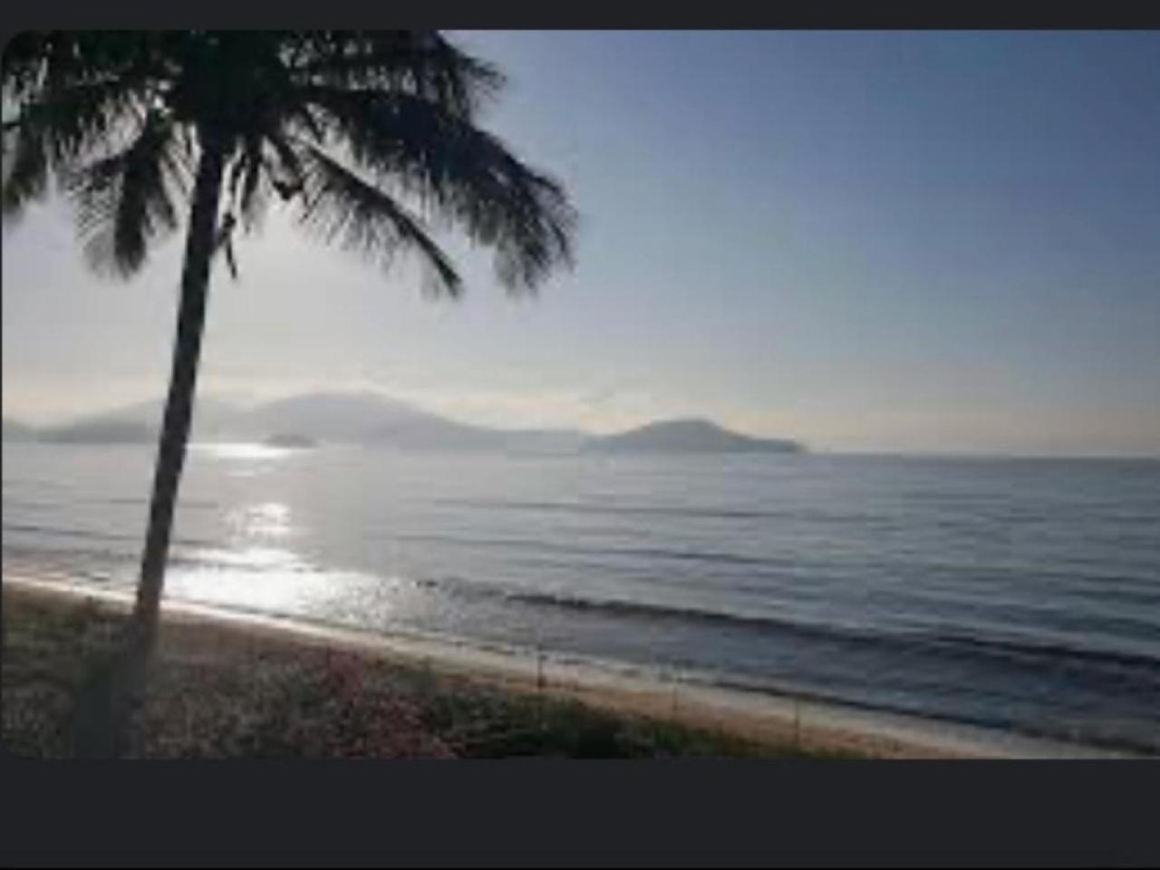 Apartamento studio em prédio de frente ao mar Massaguaçu Caraguatatuba