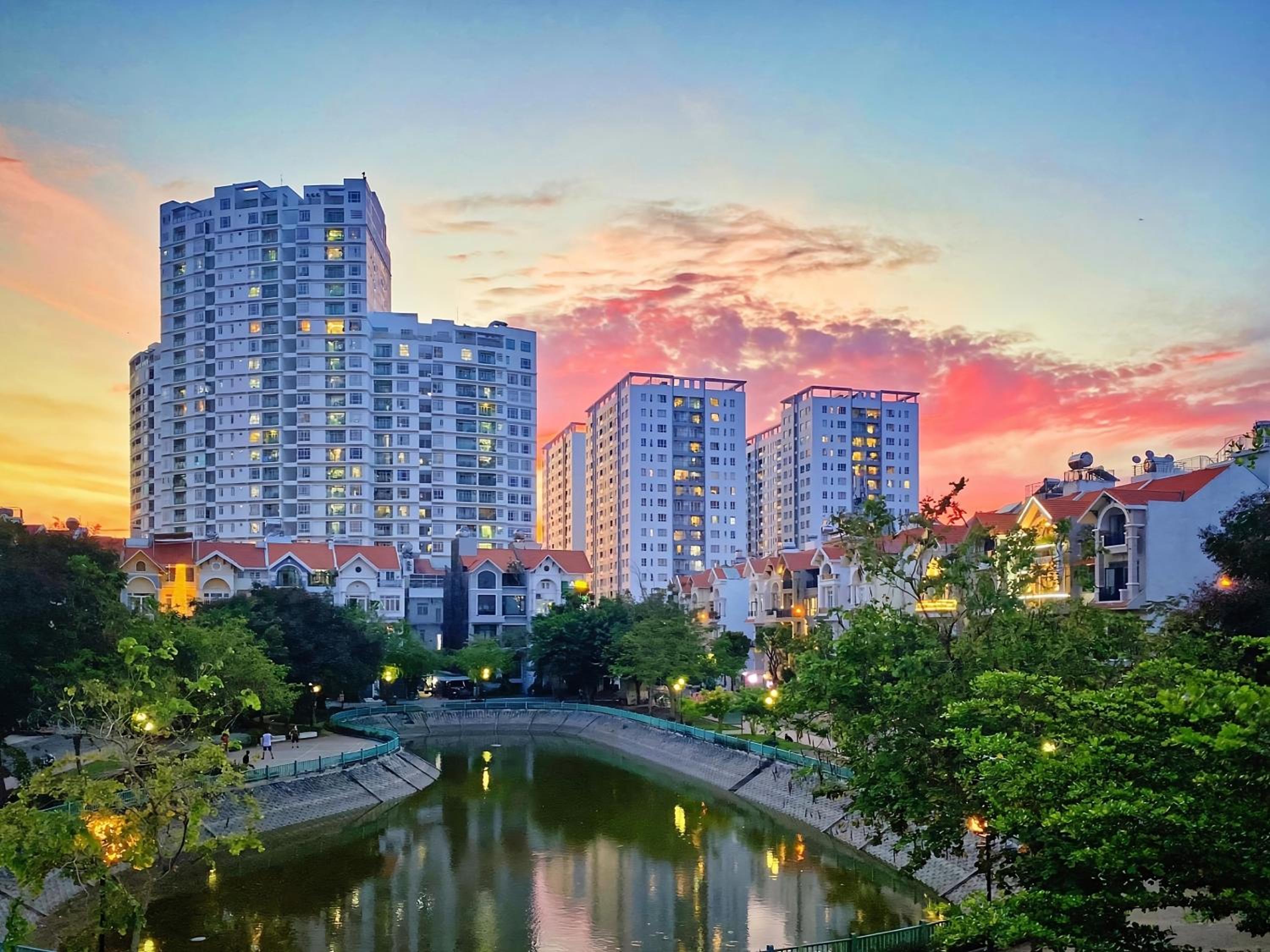 Lakeview Park Villas - Every Duplex with Private Pool