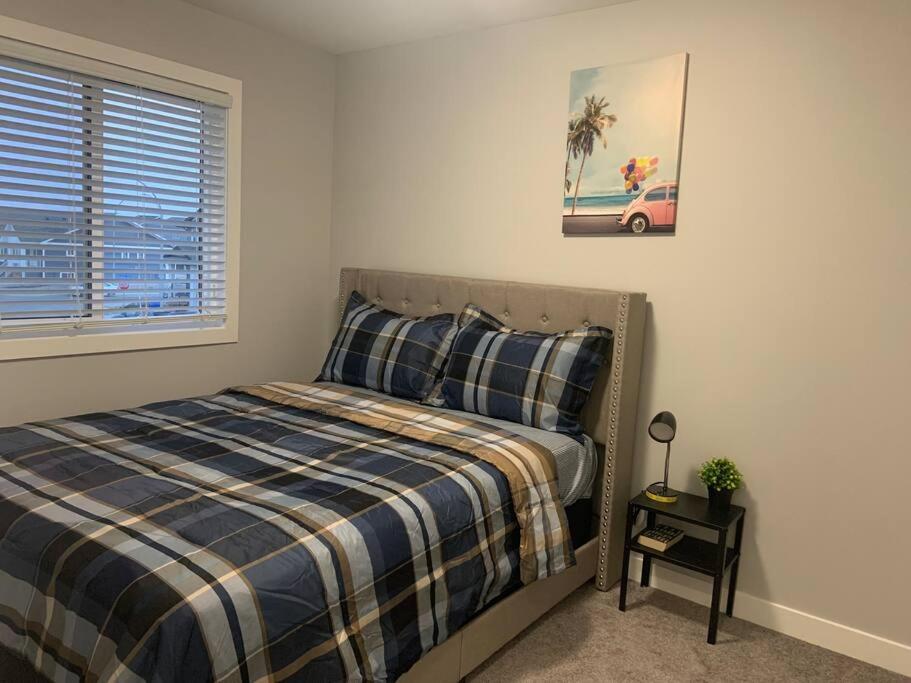 Luxurious 3 BR Villa with free parking - King Bed