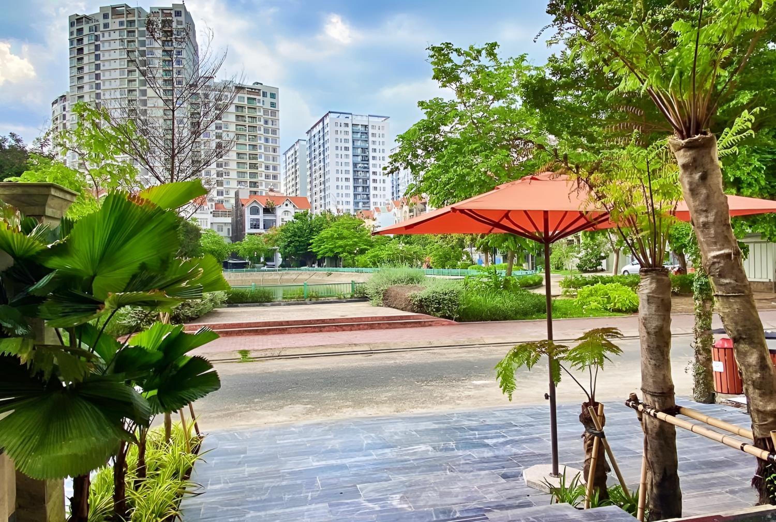 Lakeview Park Villas - Every Duplex with Private Pool