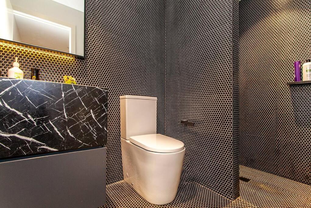 Modern double storey 3 BDRs in South Mel(TF5SM01)