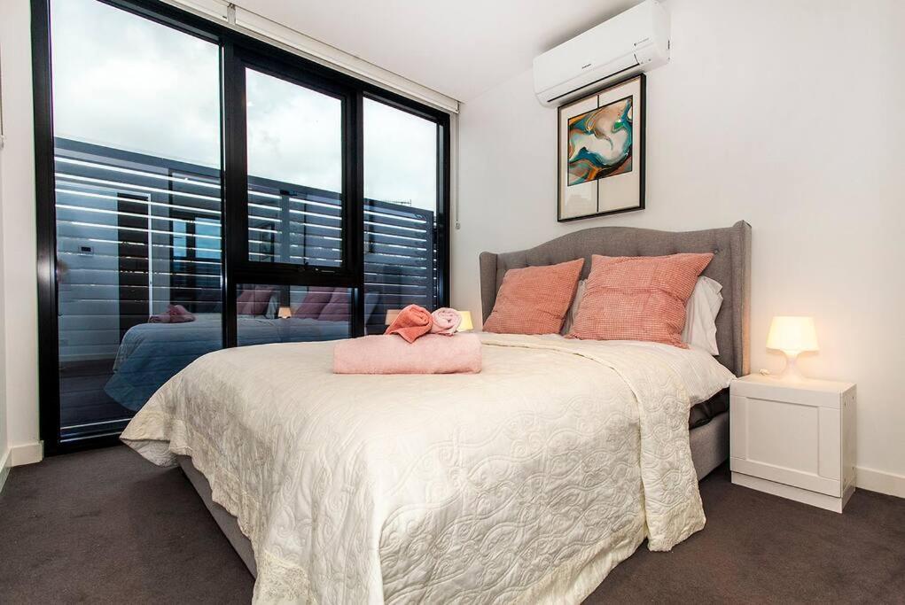Modern double storey 3 BDRs in South Mel(TF5SM01)