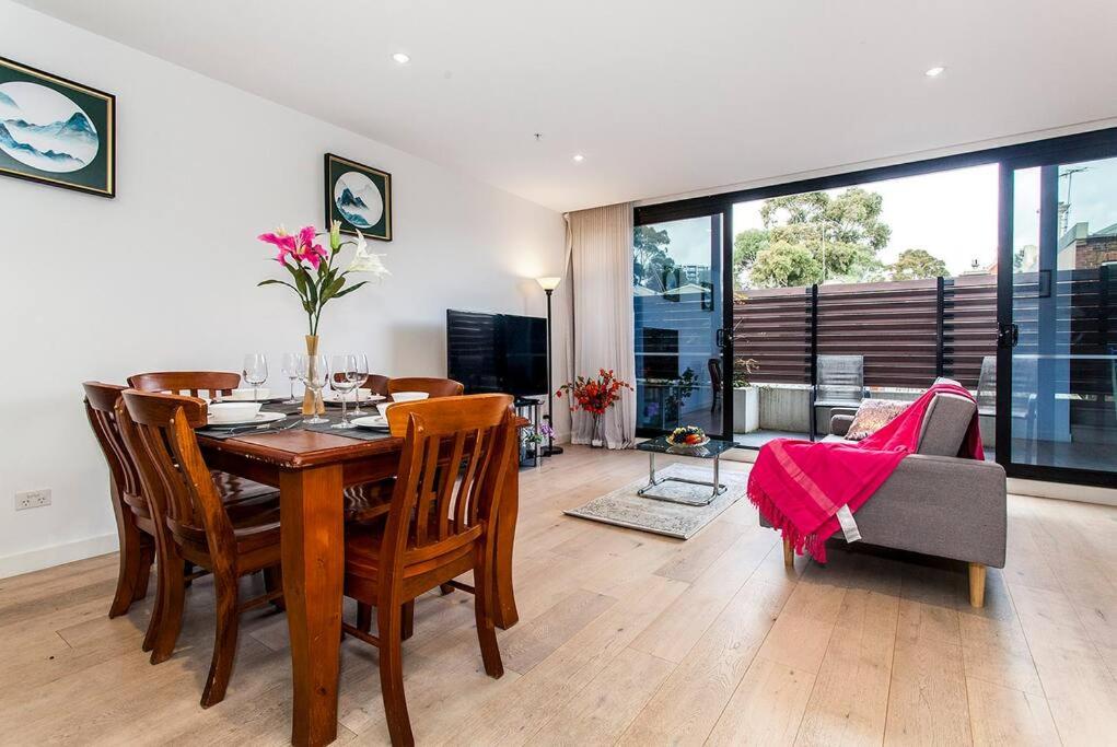 Modern double storey 3 BDRs in South Mel(TF5SM01)
