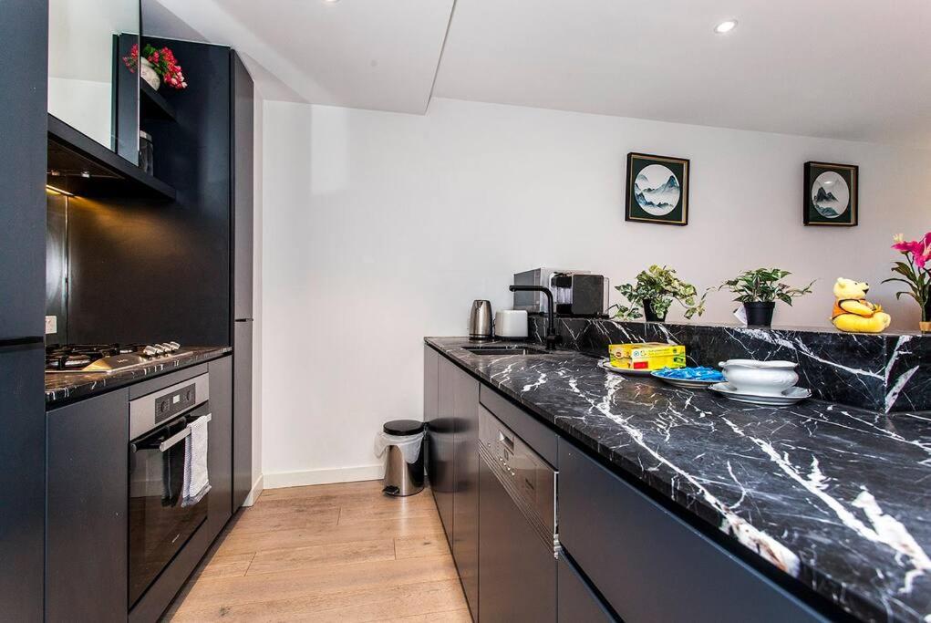 Modern double storey 3 BDRs in South Mel(TF5SM01)