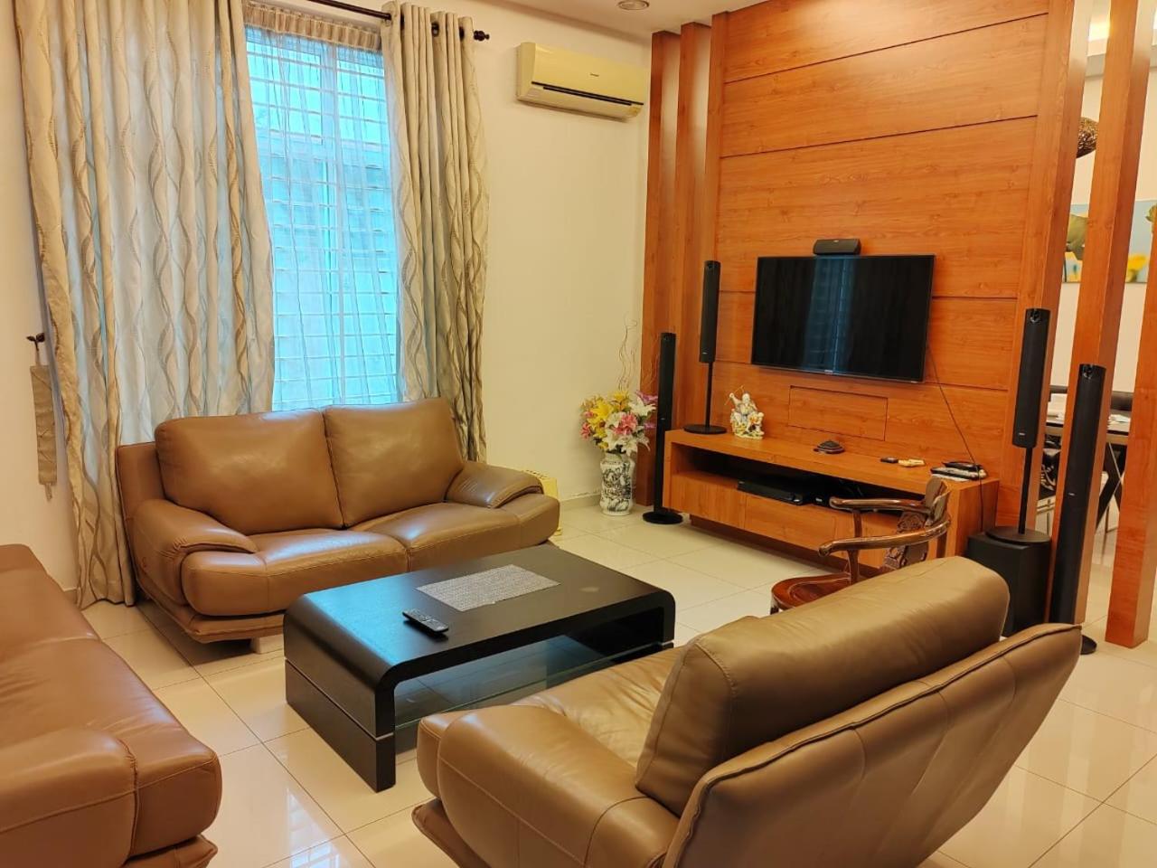 Nice semi D house at Tangkak photo 1