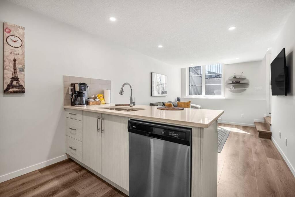 Rockland Oasis: 1BR + Parking