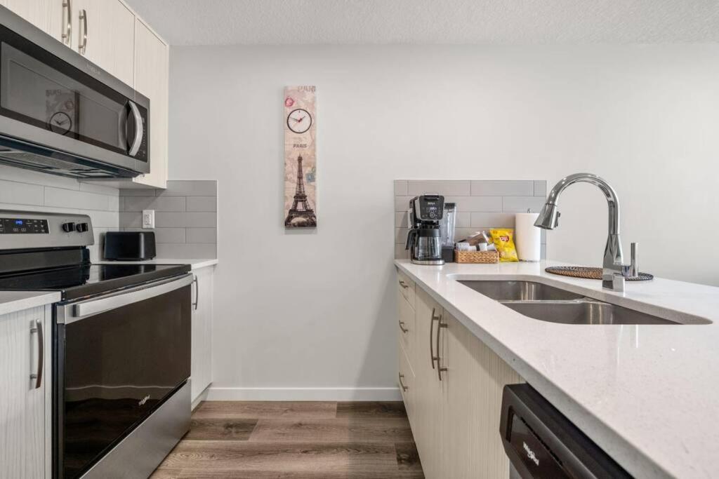 Rockland Oasis: 1BR + Parking