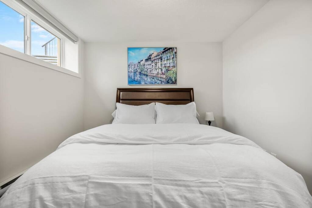 Rockland Oasis: 1BR + Parking