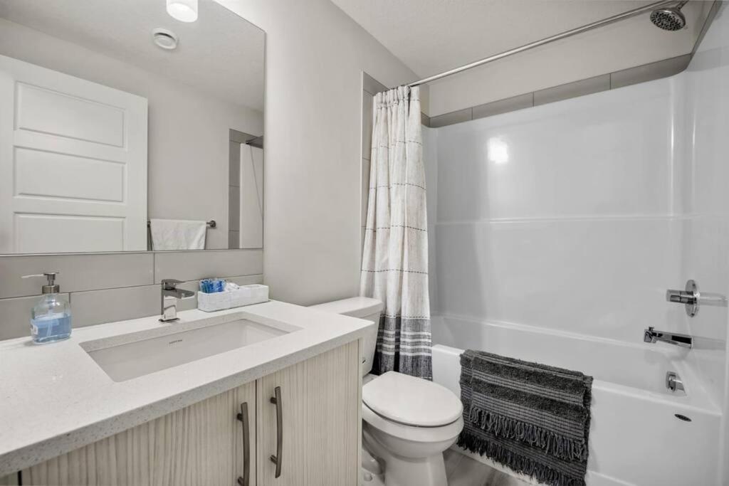 Rockland Oasis: 1BR + Parking